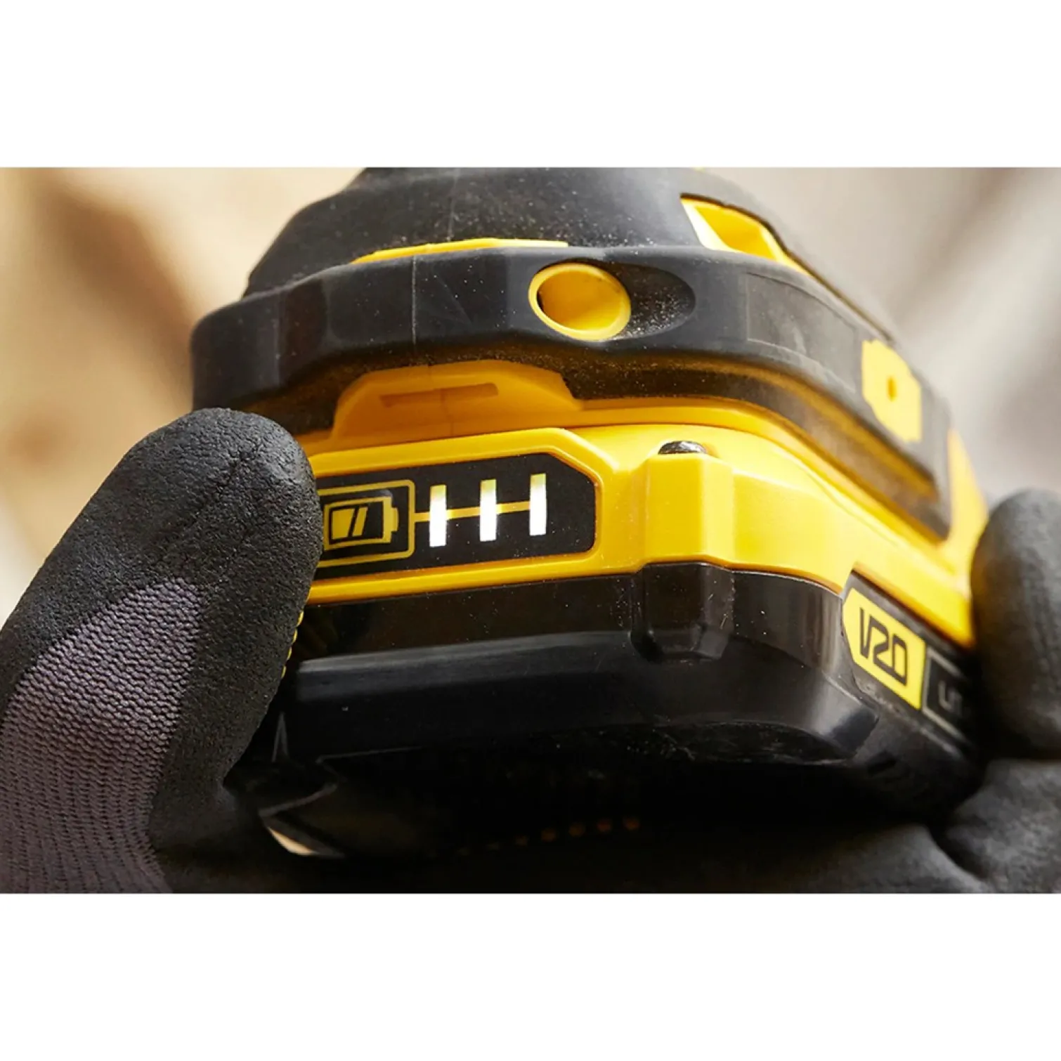Akumulatorowa zakrętarka udarowa Stanley FatMax v20 SFMCF820D2K