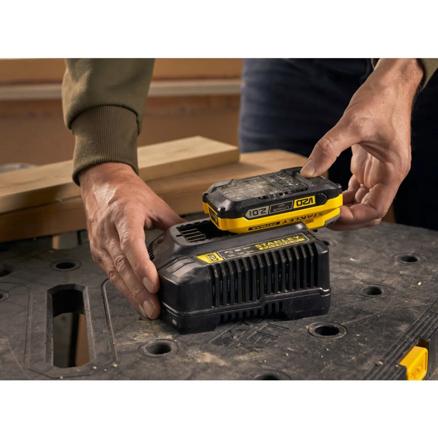 2 akumulatory 18V 2,0Ah i ładowarka Stanley Fatmax V20 SFMCB12D2