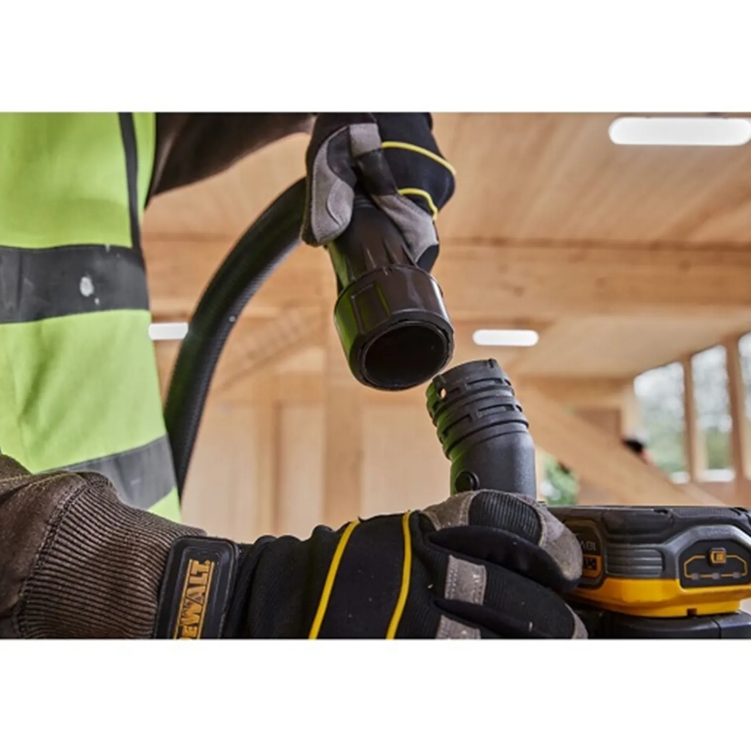Frezarka górnowrzecionowa DeWalt DCW620NT