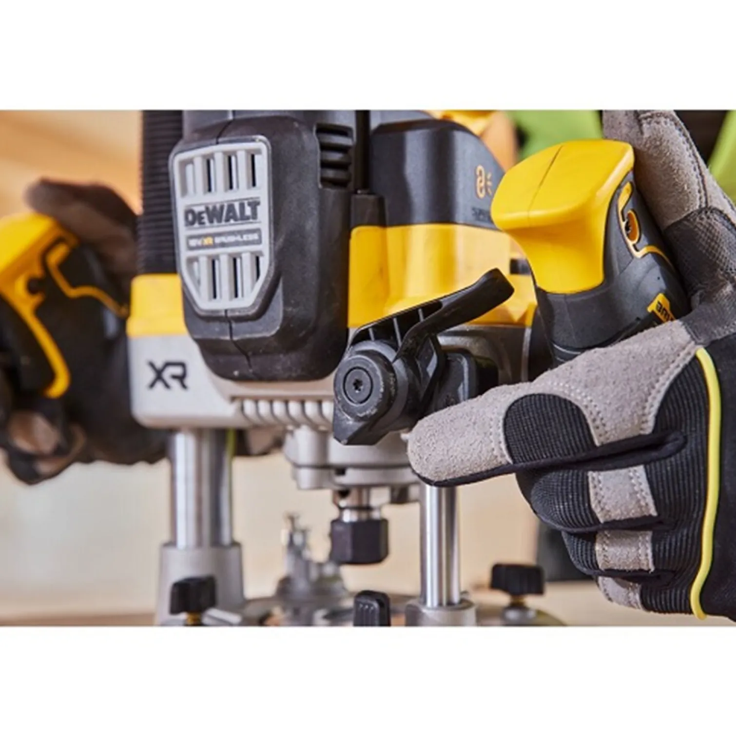Frezarka górnowrzecionowa DeWalt DCW620NT
