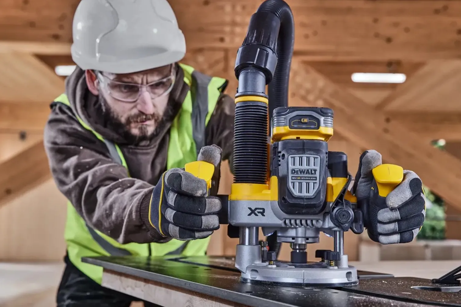 Frezarka górnowrzecionowa DeWalt DCW620NT