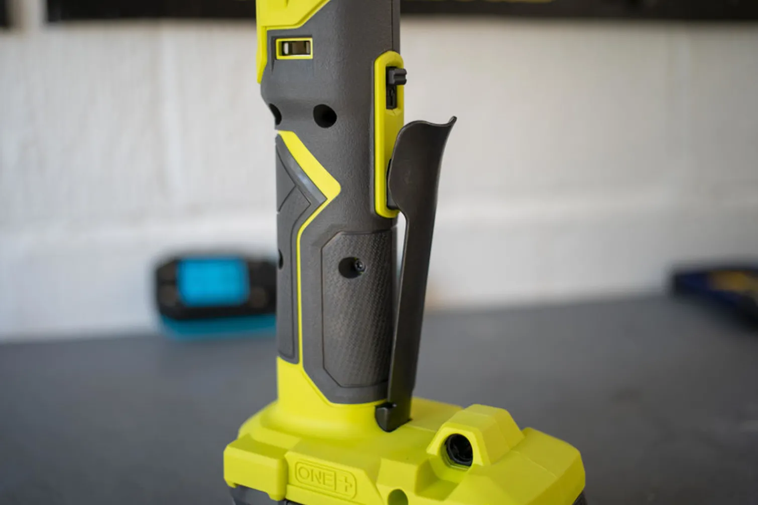 Grzechotka 1/4" Ryobi ONE+ R18RW2-0
