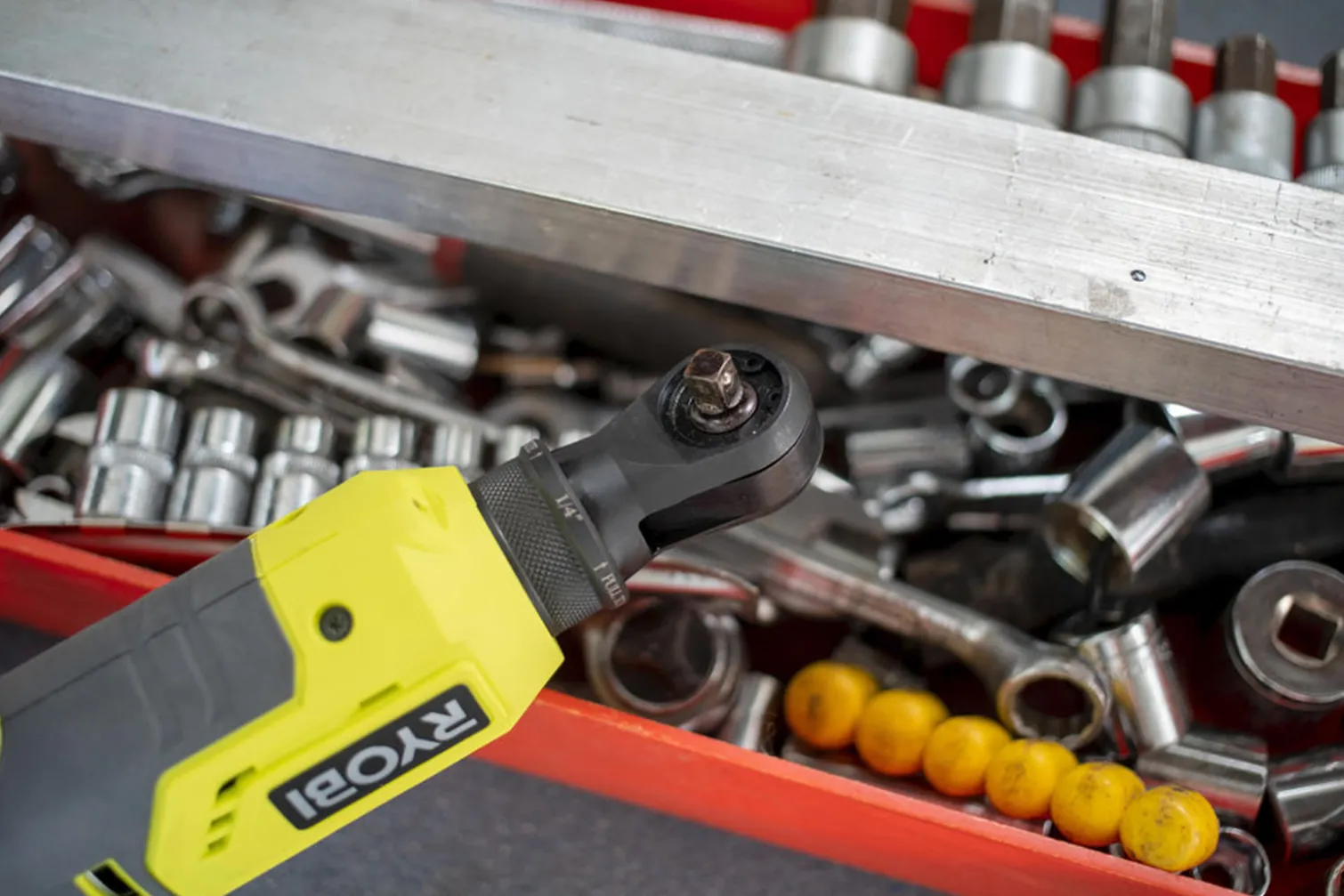 Grzechotka 1/4" Ryobi ONE+ R18RW2-0