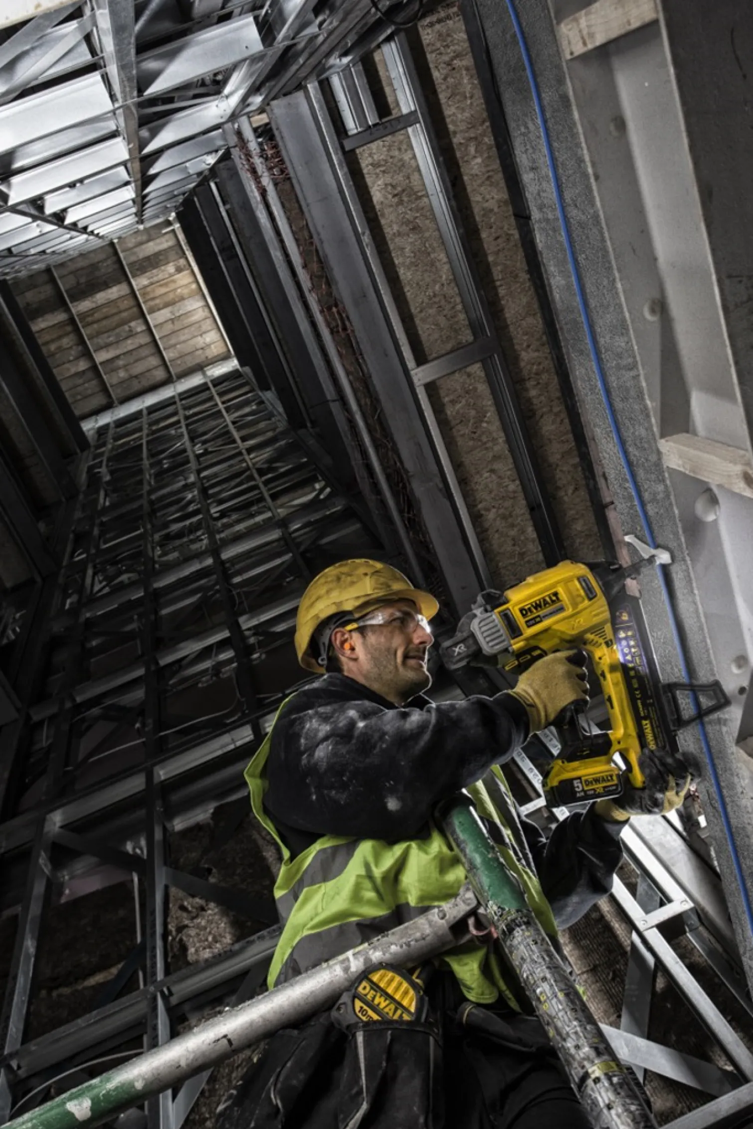 Gwoździarka do betonu DeWalt DCN890P2