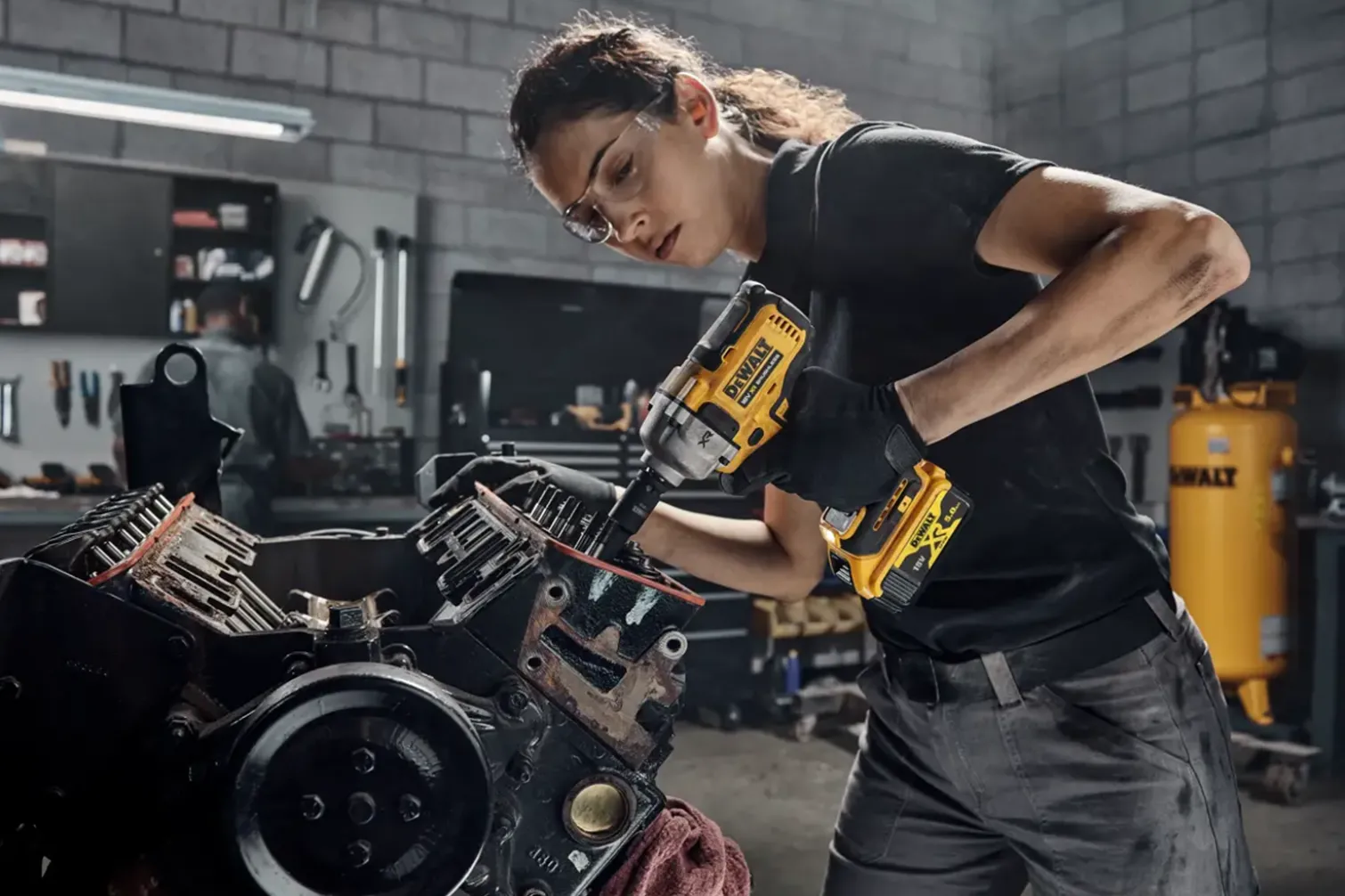 Klucz udarowy DeWalt 18V XR DCF892N