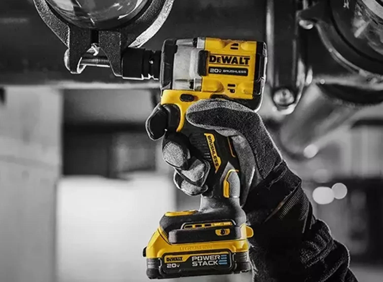 Klucz udarowy DeWalt 18V XR DCF921P2T 2x5.0Ah