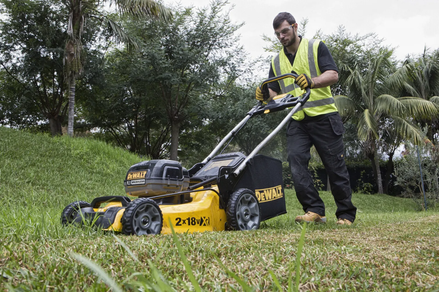 Kosiarka akumulatorowa DeWalt DCMW564P2