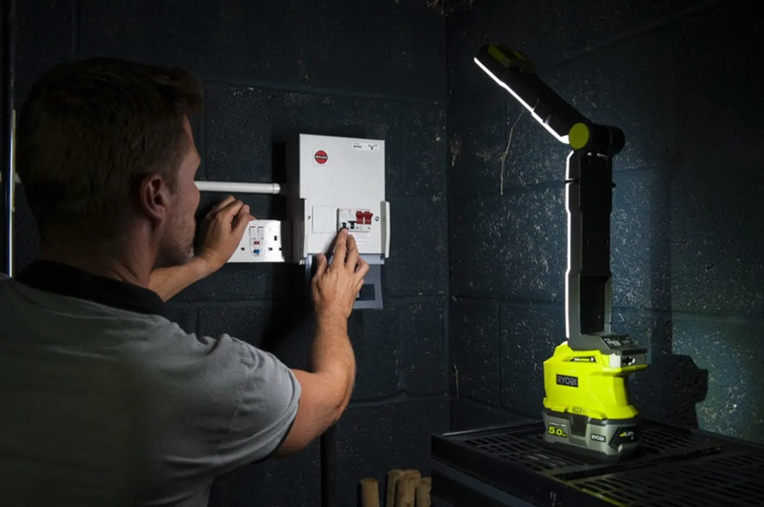 Lampa akumulatorowa 18V Ryobi ONE+ R18ALF-0
