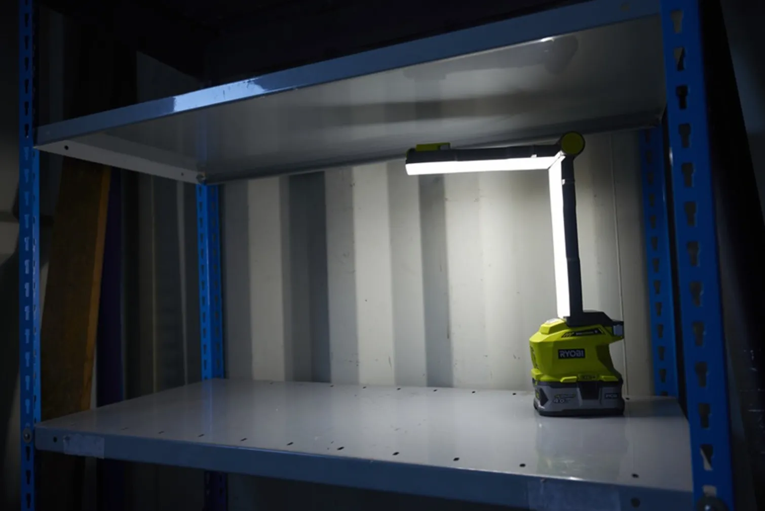 Lampa akumulatorowa 18V Ryobi ONE+ R18ALF-0