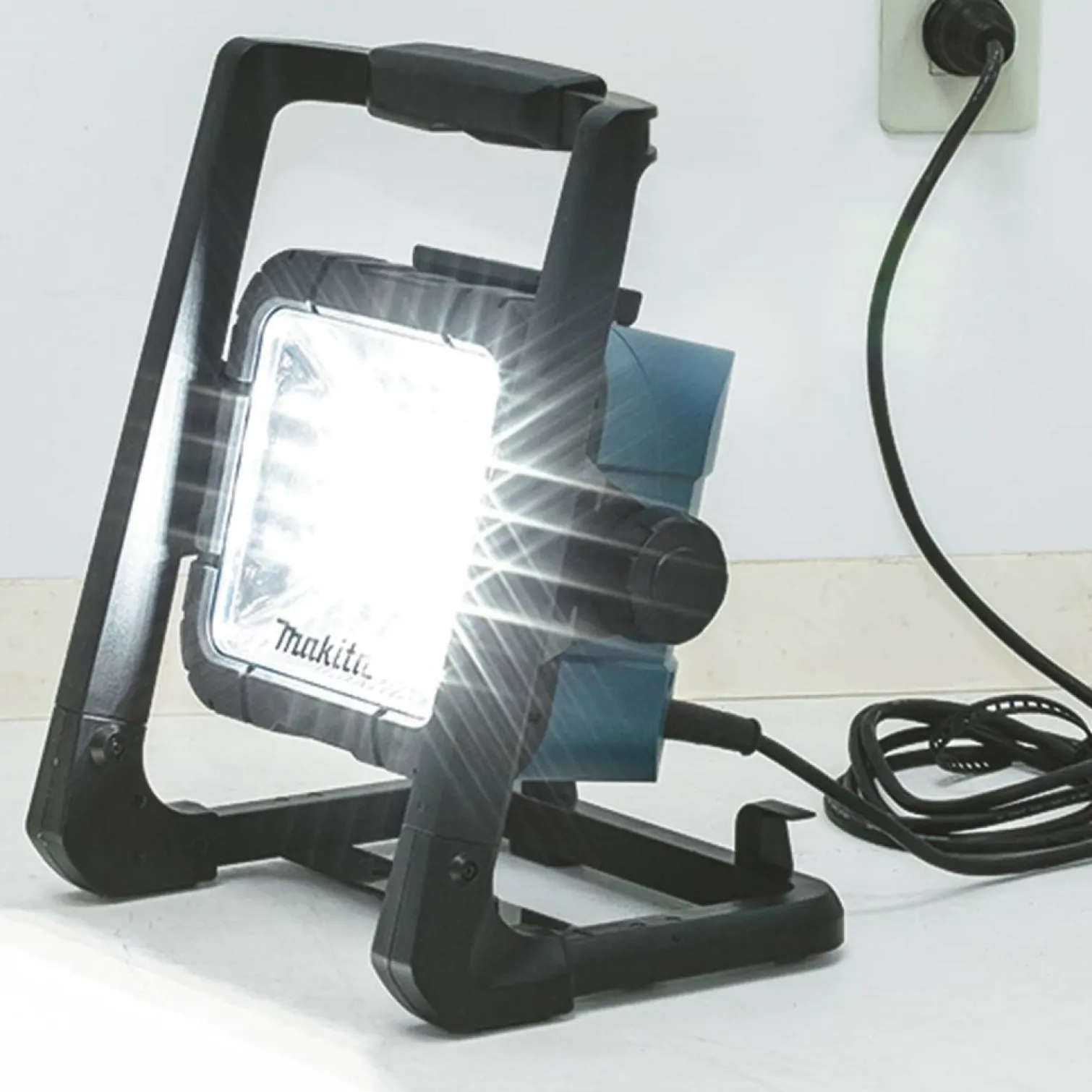 Lampa budowlana Makita DML805