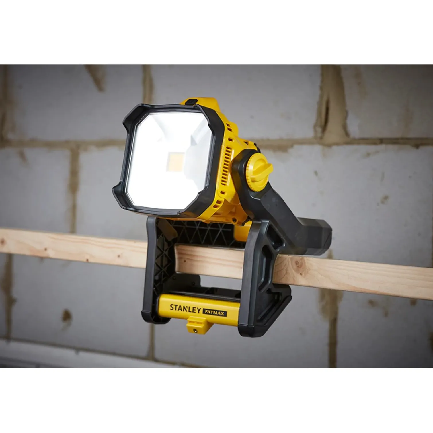 Lampa obszarowa v20 Stanley FatMax SFMCL030B