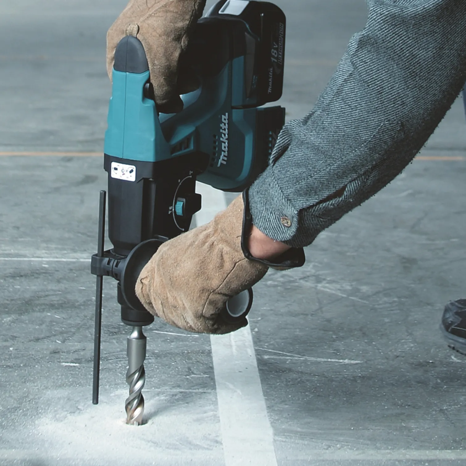 Młotowiertarka Makita DHR243RTJ