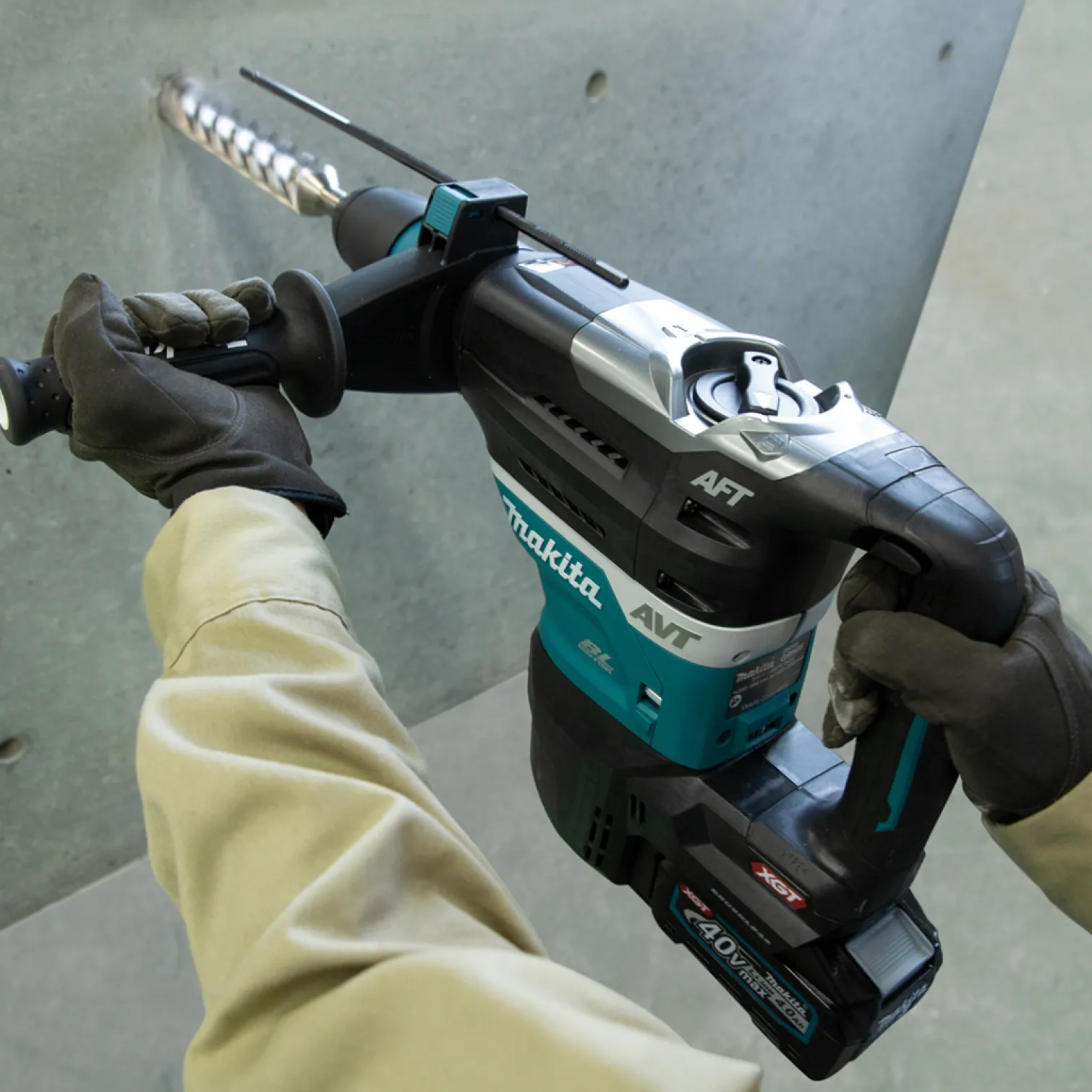 Młot udarowo-obrotowy SDS-Max Makita XGT HR005GM202 2x4,0Ah