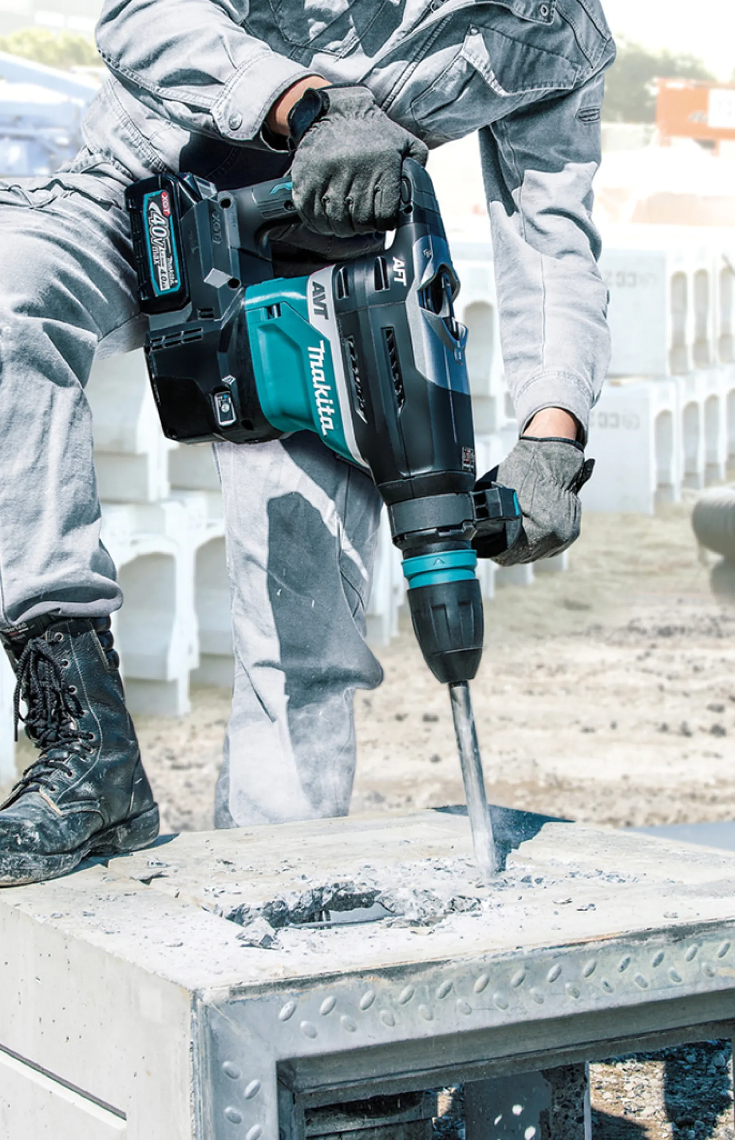Młot udarowo-obrotowy SDS-Max Makita XGT HR005GM202 2x4,0Ah