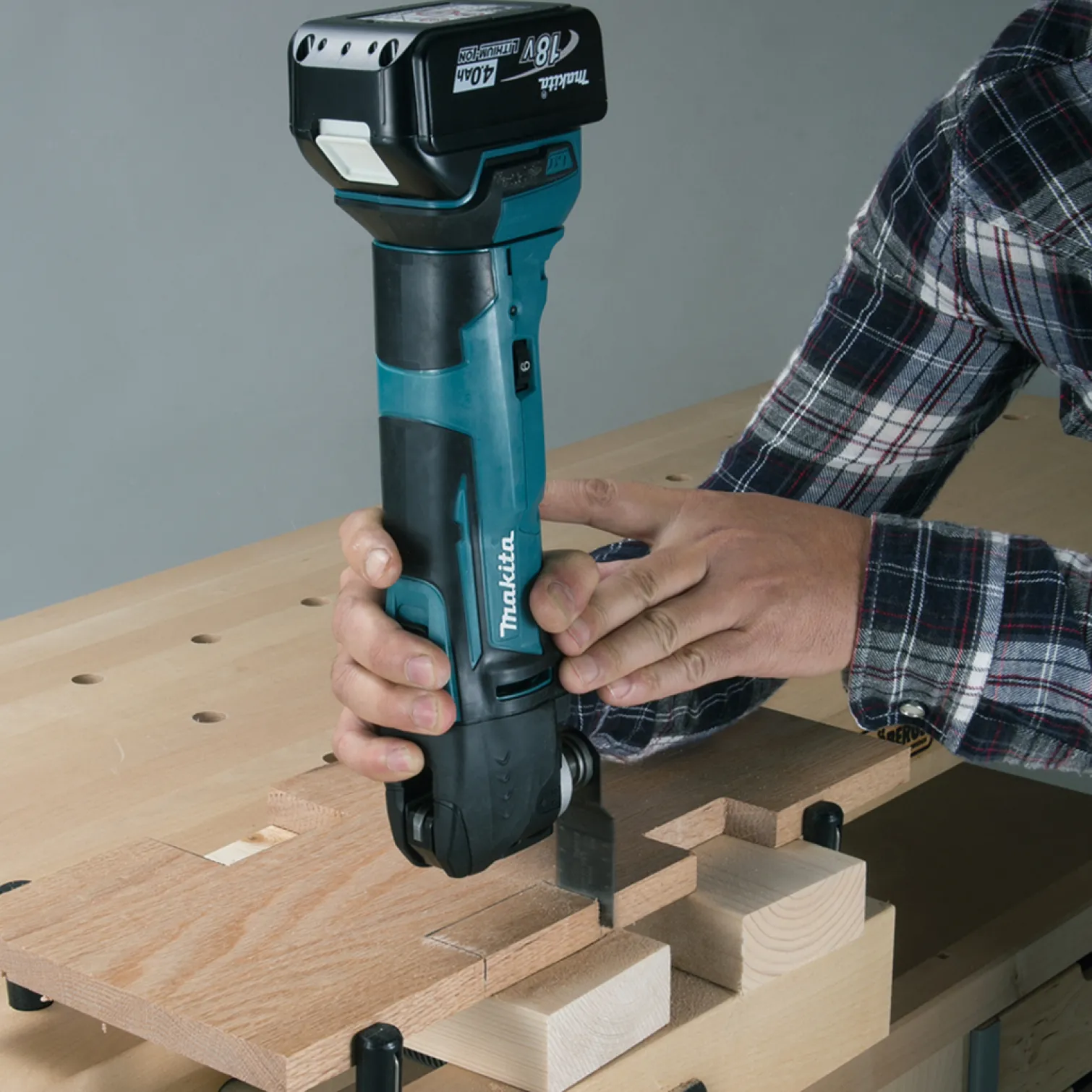 Narzędzie wielofunkcyjne Makita DTM51RFJX1 2x3.0Ah