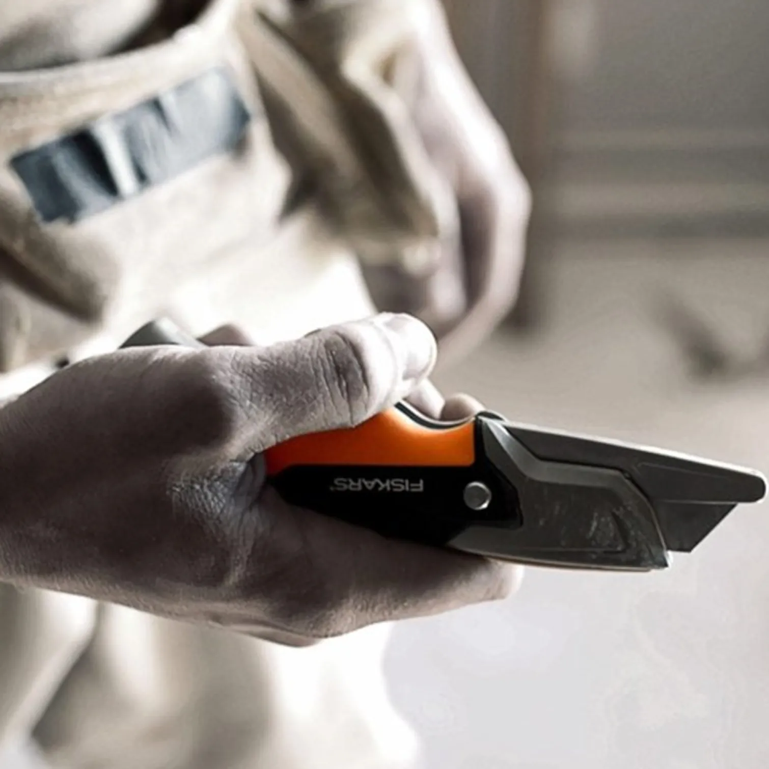 Nóż uniwersalny CarbonMax ze stałym ostrzem Fiskars 1027222