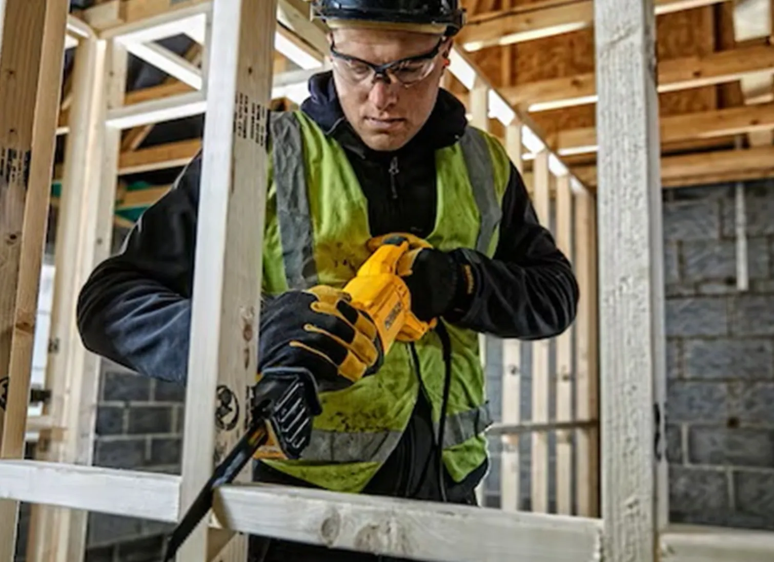 Piła szablasta DeWalt DWE305PK