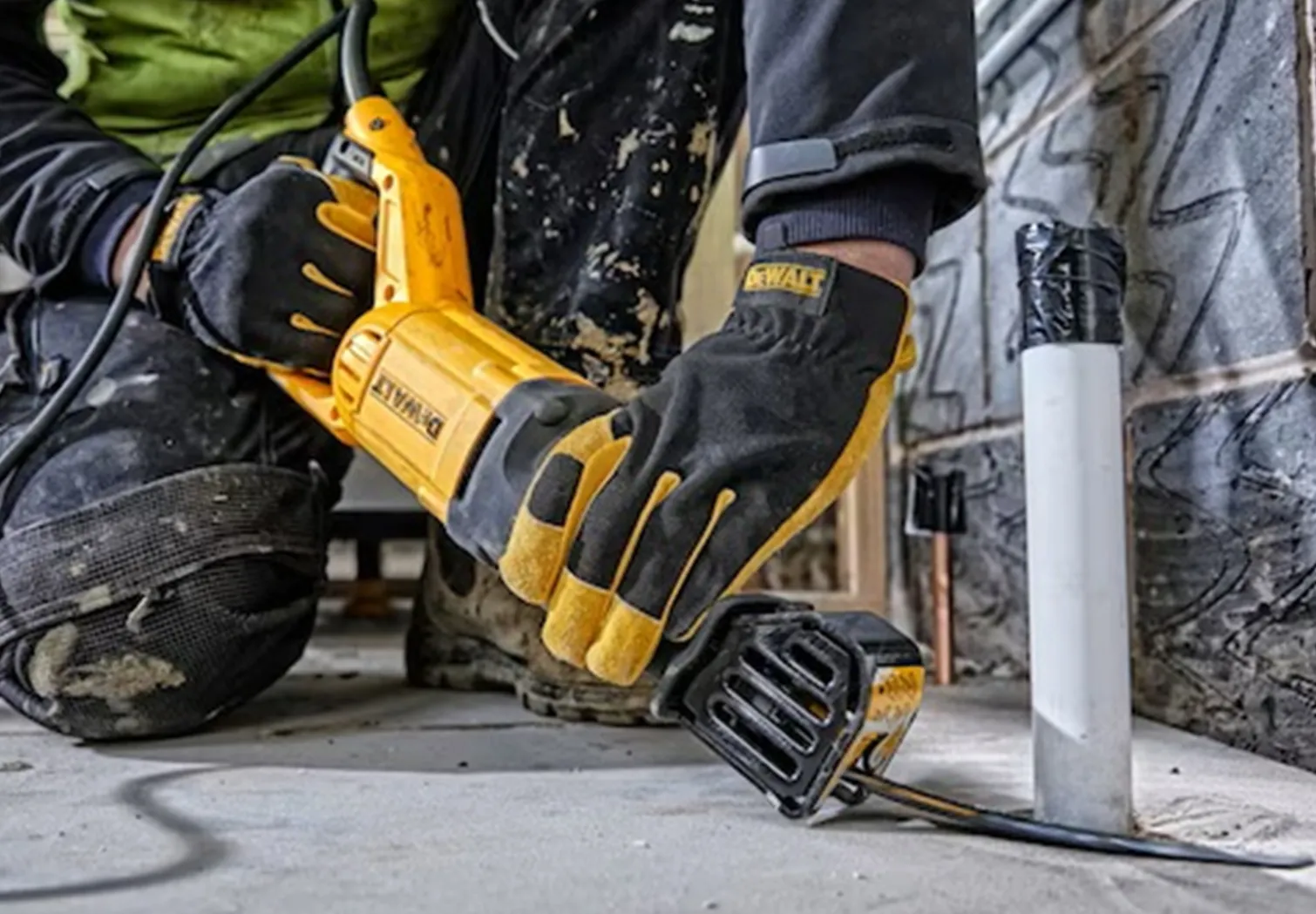 Piła szablasta DeWalt DWE305PK