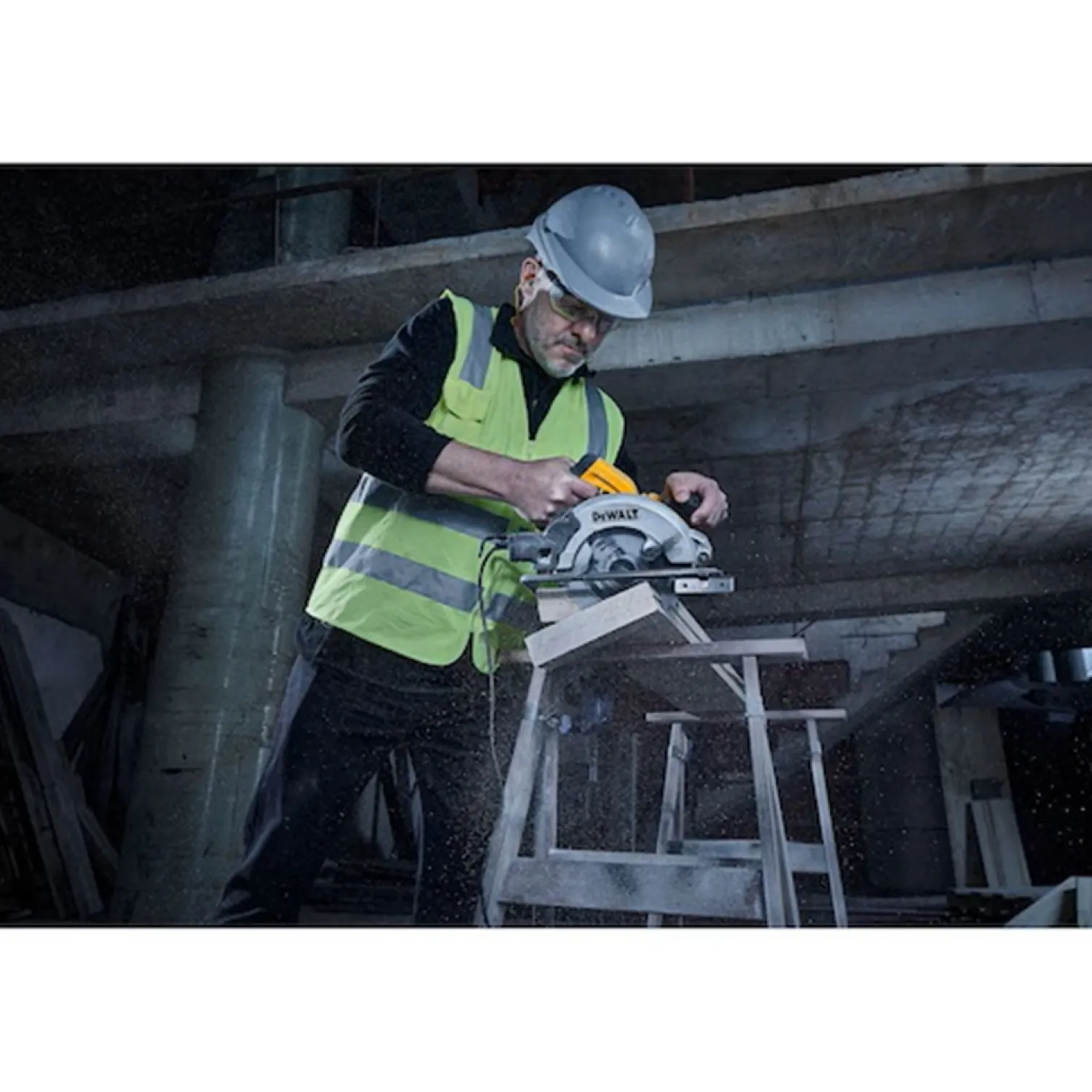 Pilarka tarczowa DeWalt DWE5615