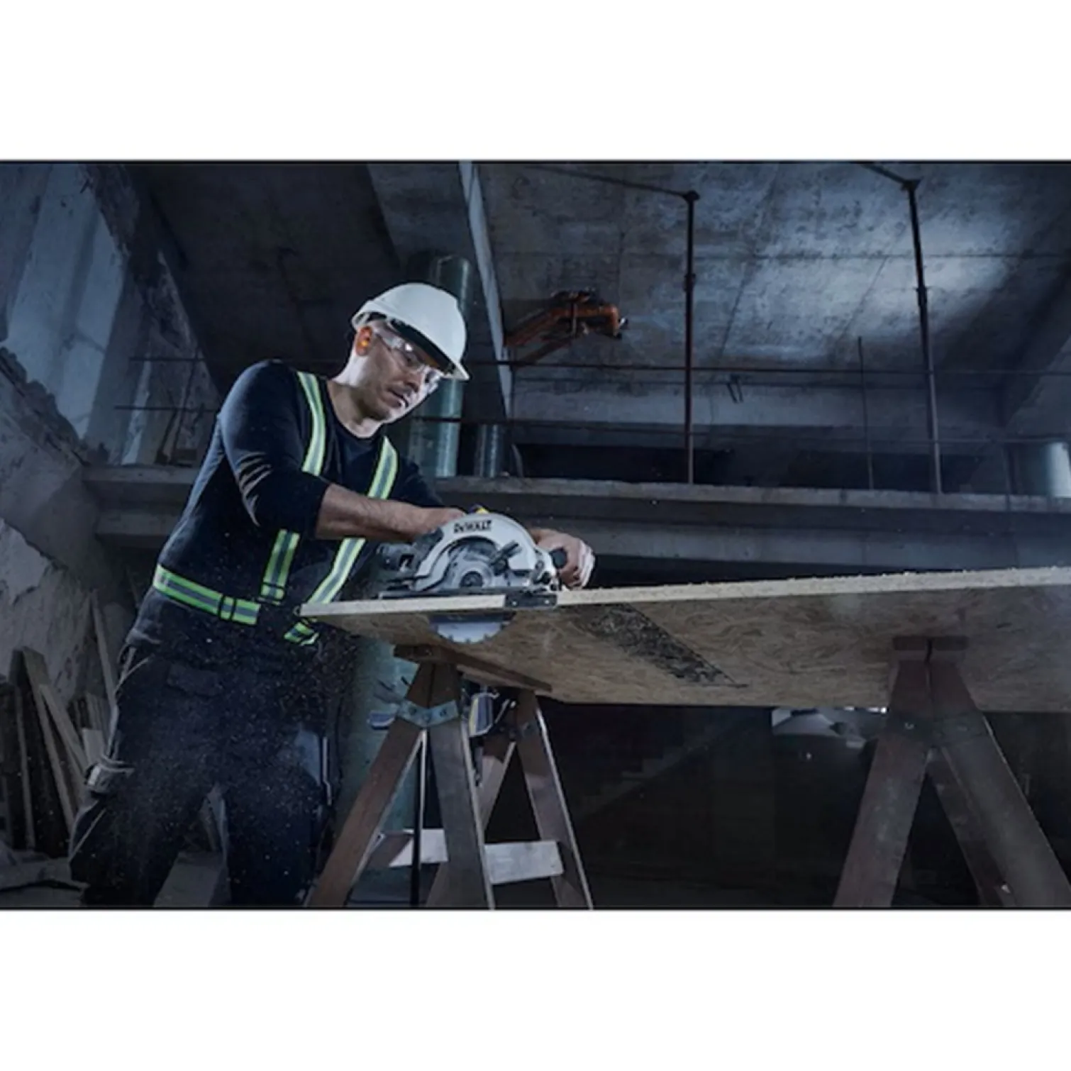 Pilarka tarczowa DeWalt DWE5615