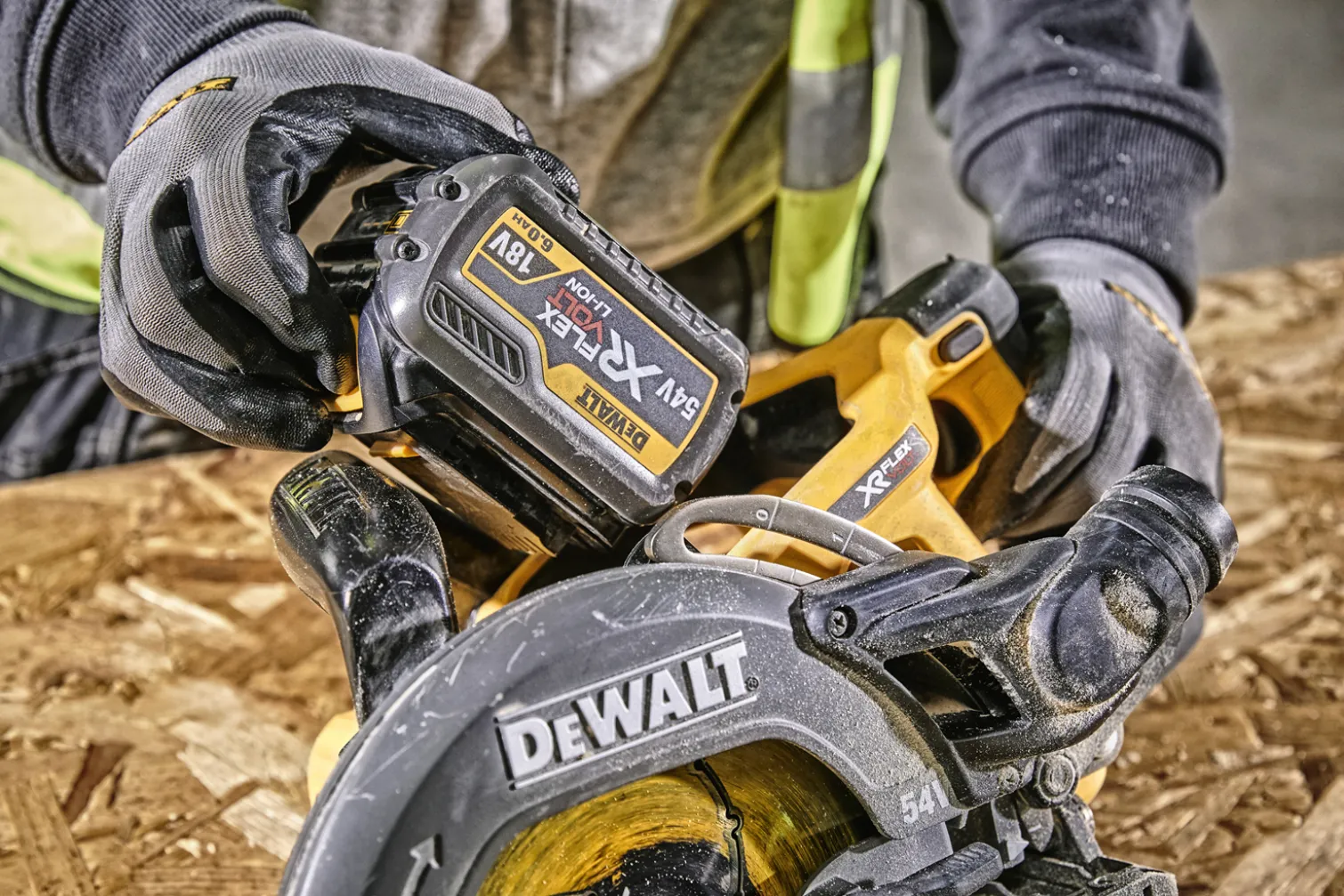 Pilarka tarczowa DeWalt FLEXVOLT DCS577N