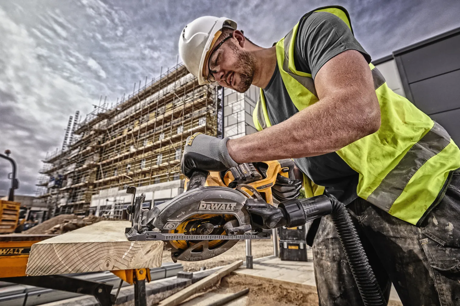 Pilarka tarczowa DeWalt FLEXVOLT DCS577N