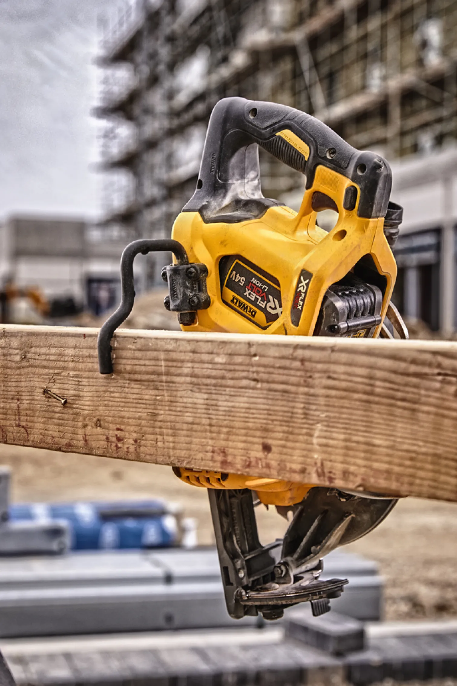 Pilarka tarczowa DeWalt FLEXVOLT DCS577N