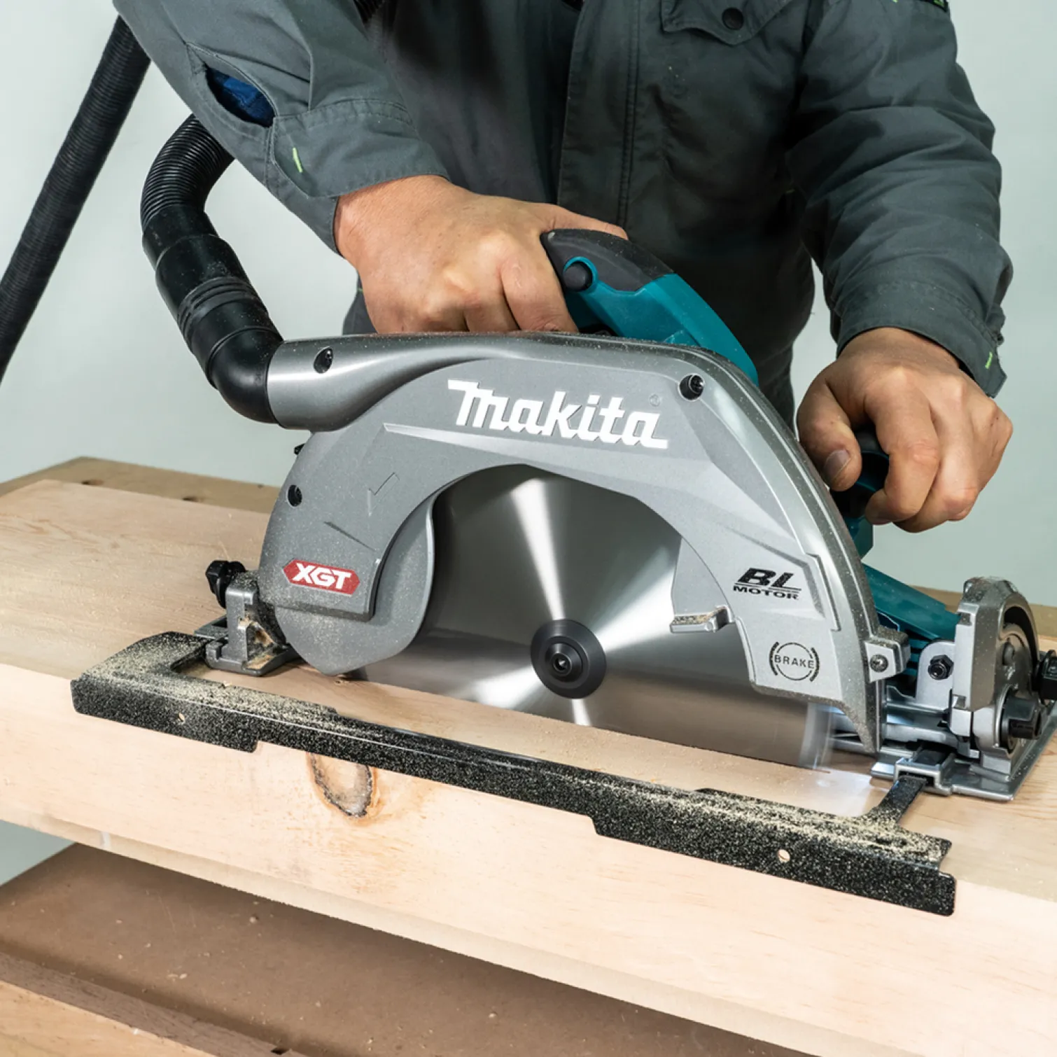 Pilarka tarczowa Makita XGT HS011GT201 2x5,0Ah
