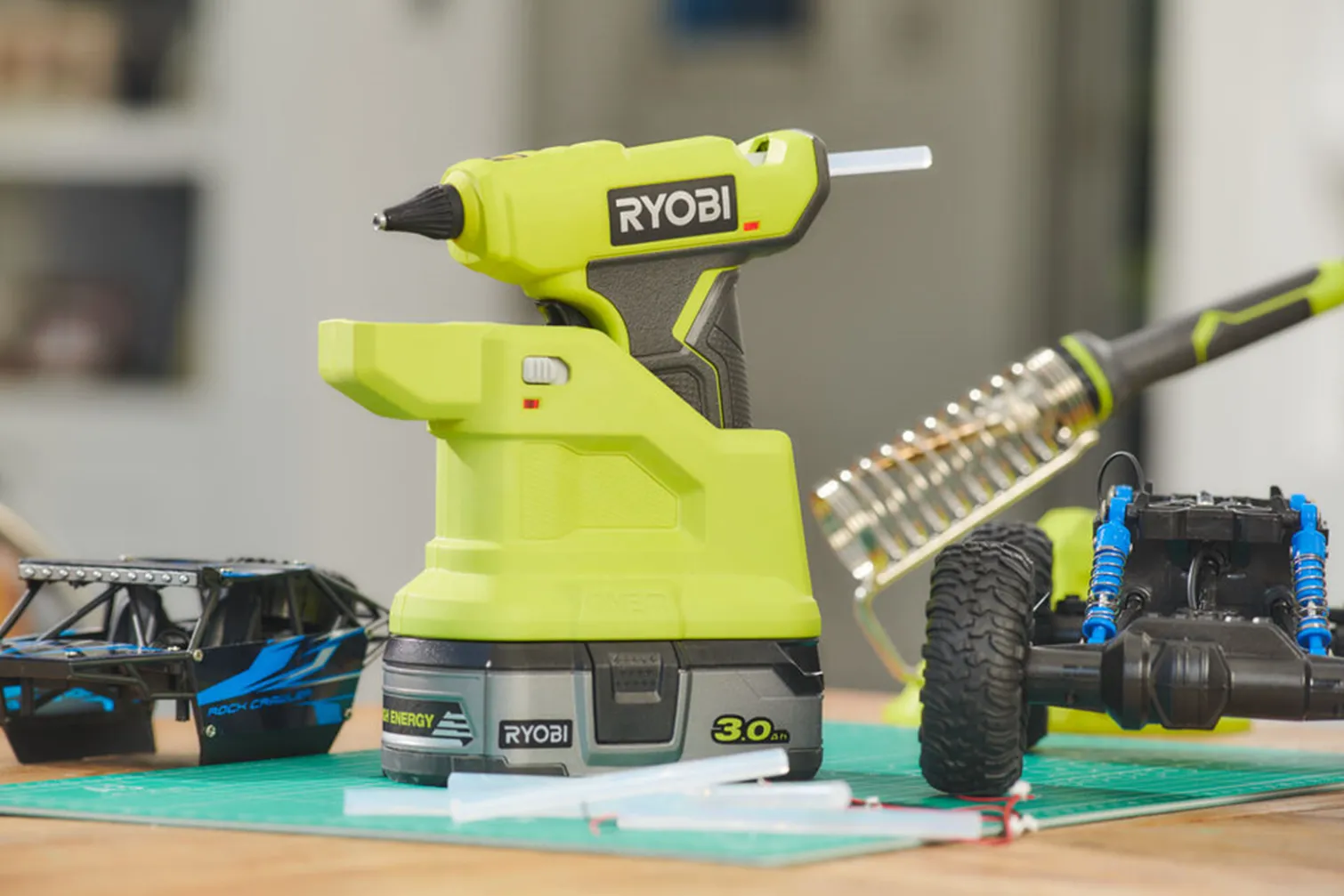 Pistolet do klejenia Ryobi ONE+ RGLM18-0