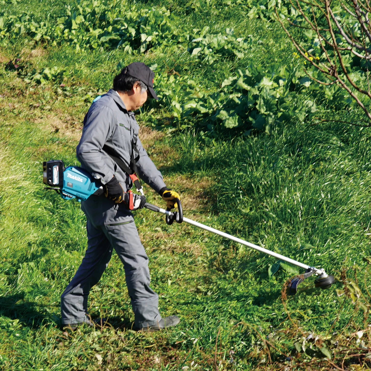 Podkaszarka akumulatorowa Makita XGT UR014GZ