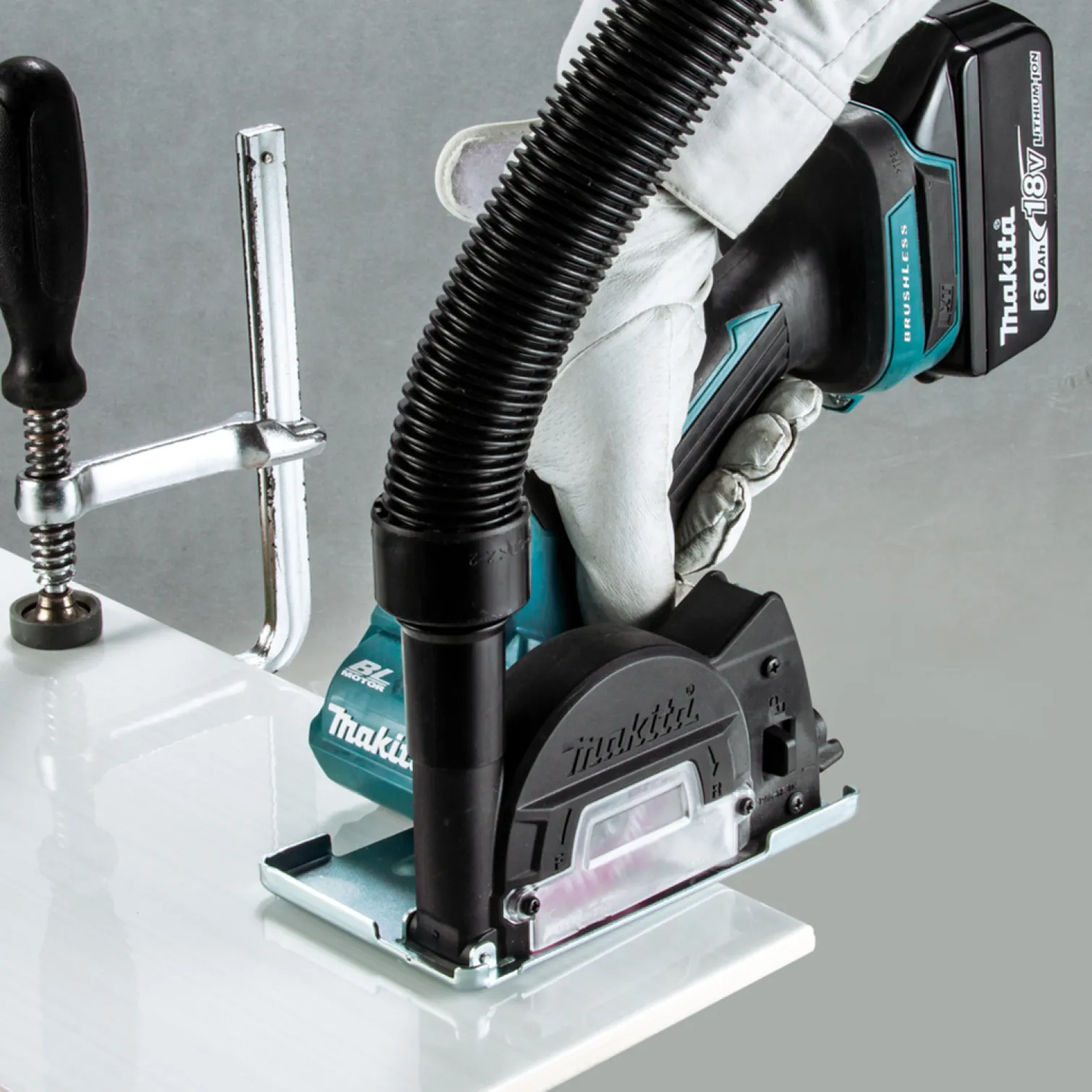 Przecinarka do glazury Makita DMC300RTJ 2x5,0Ah MAKPAC 2