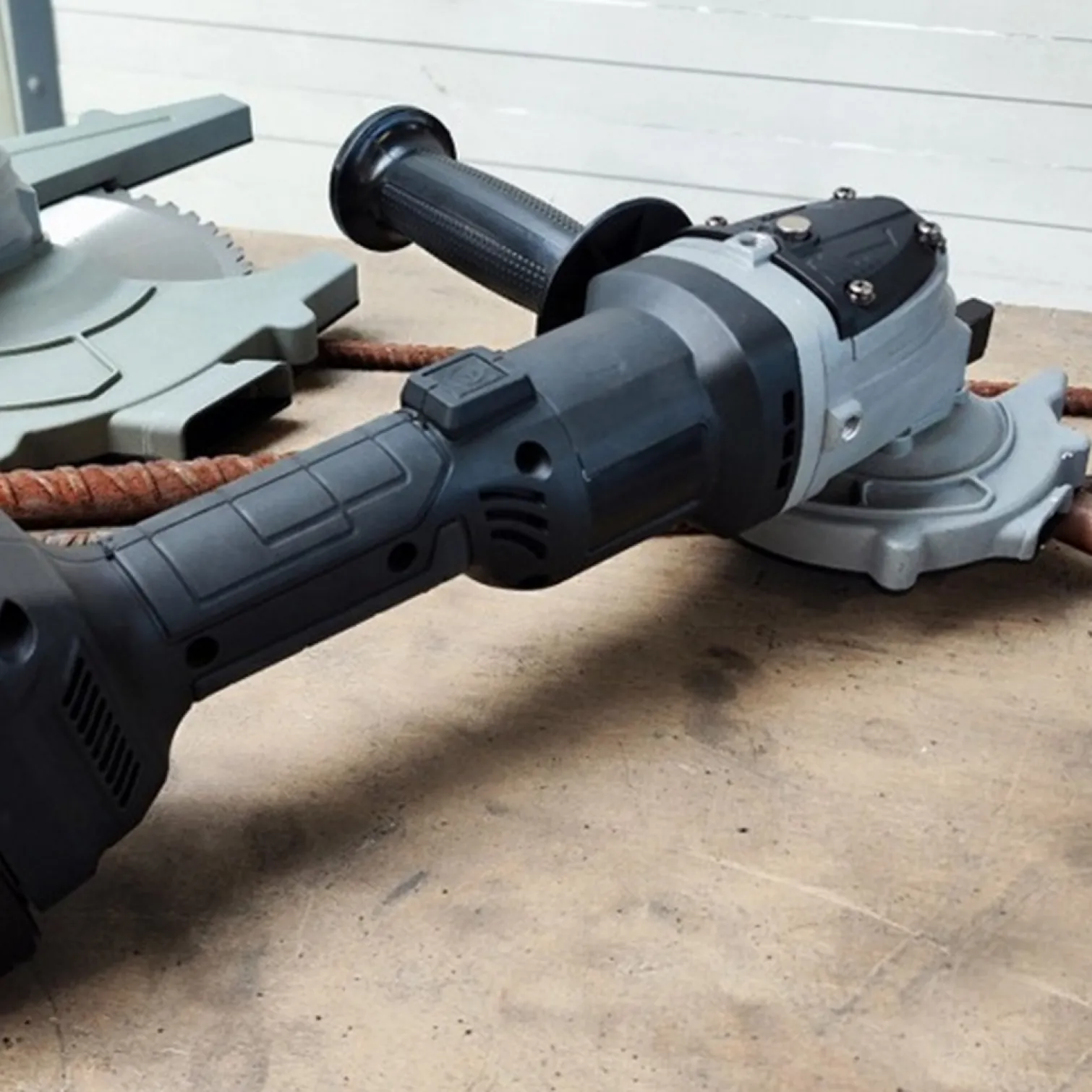 Przecinarka do prętów zbrojeniowych z adapterami do akumulatorów Bosch, DeWalt, Millwaukee, Makita Glob TOOLS DC1030