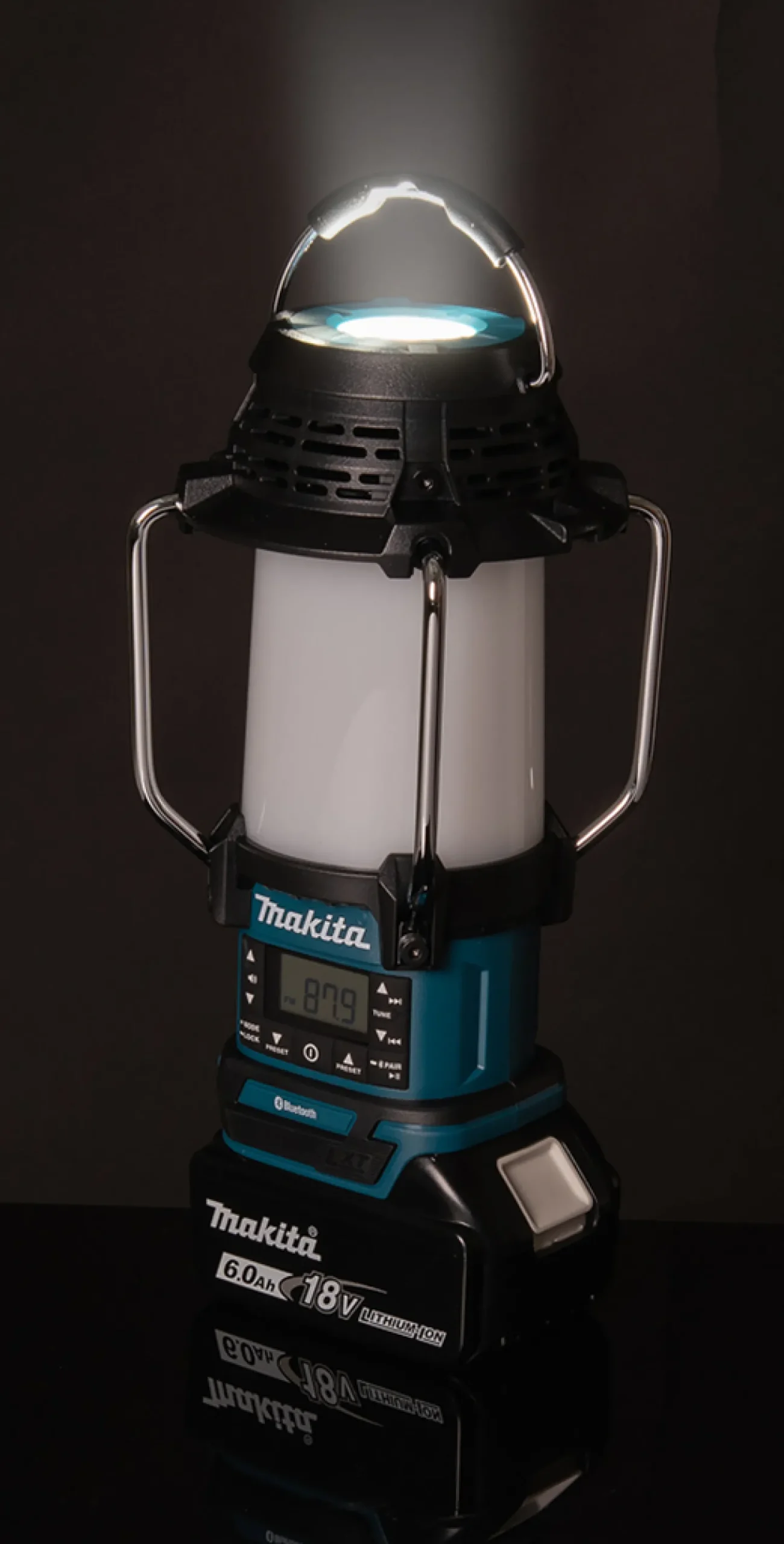 Radio budowlane Makita DMR057
