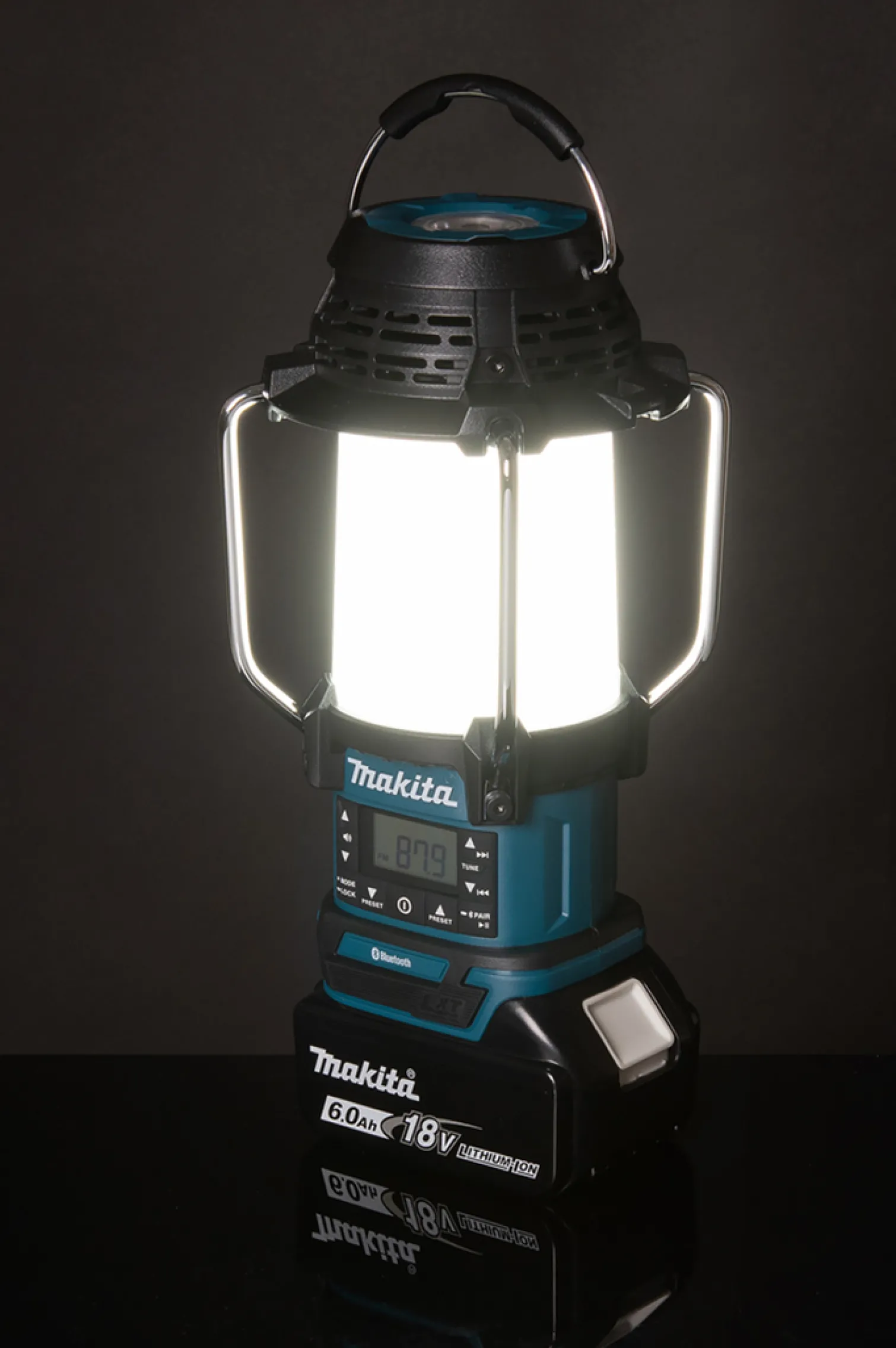 Radio budowlane Makita DMR057
