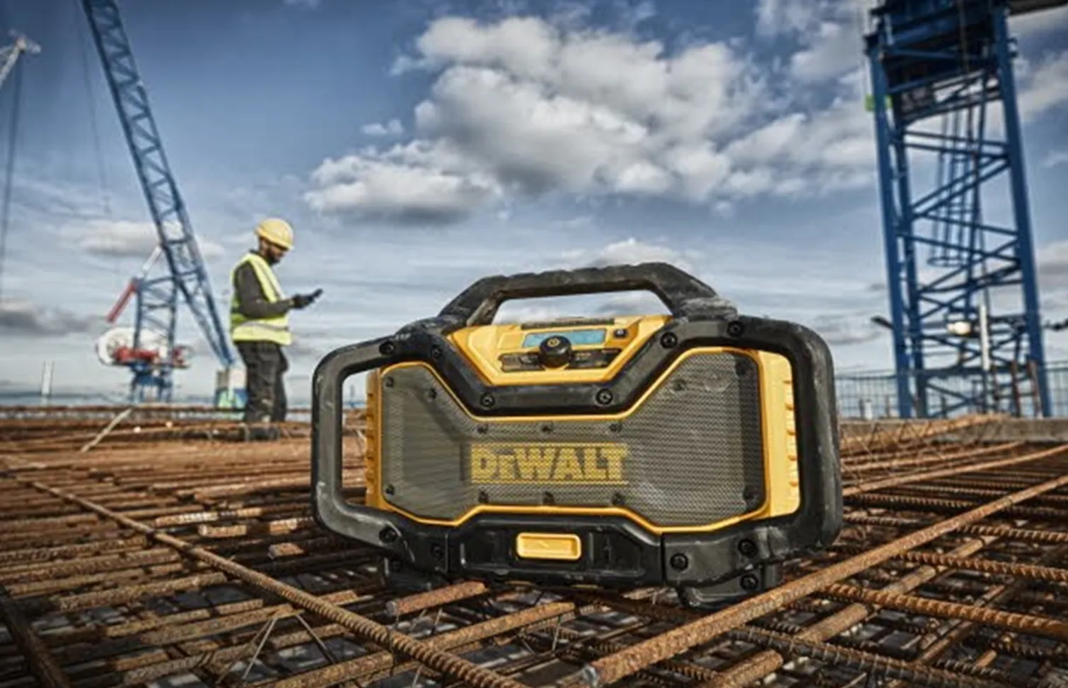 Radio z ładowarką DeWalt DCR027