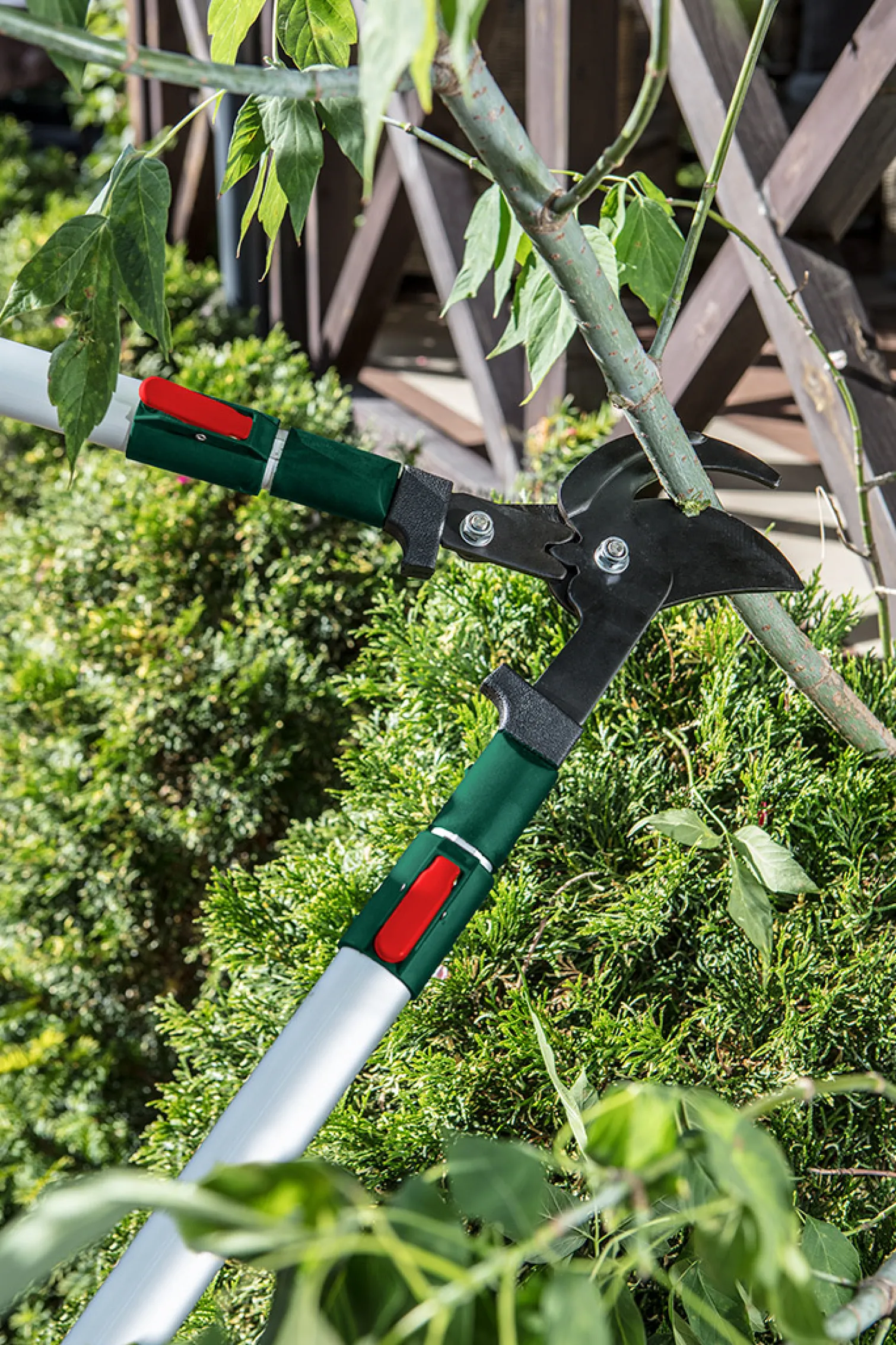 Sekator do gałęzi teleskopowy 700-1000 mm, ostrze 96 mm Verto 15g253