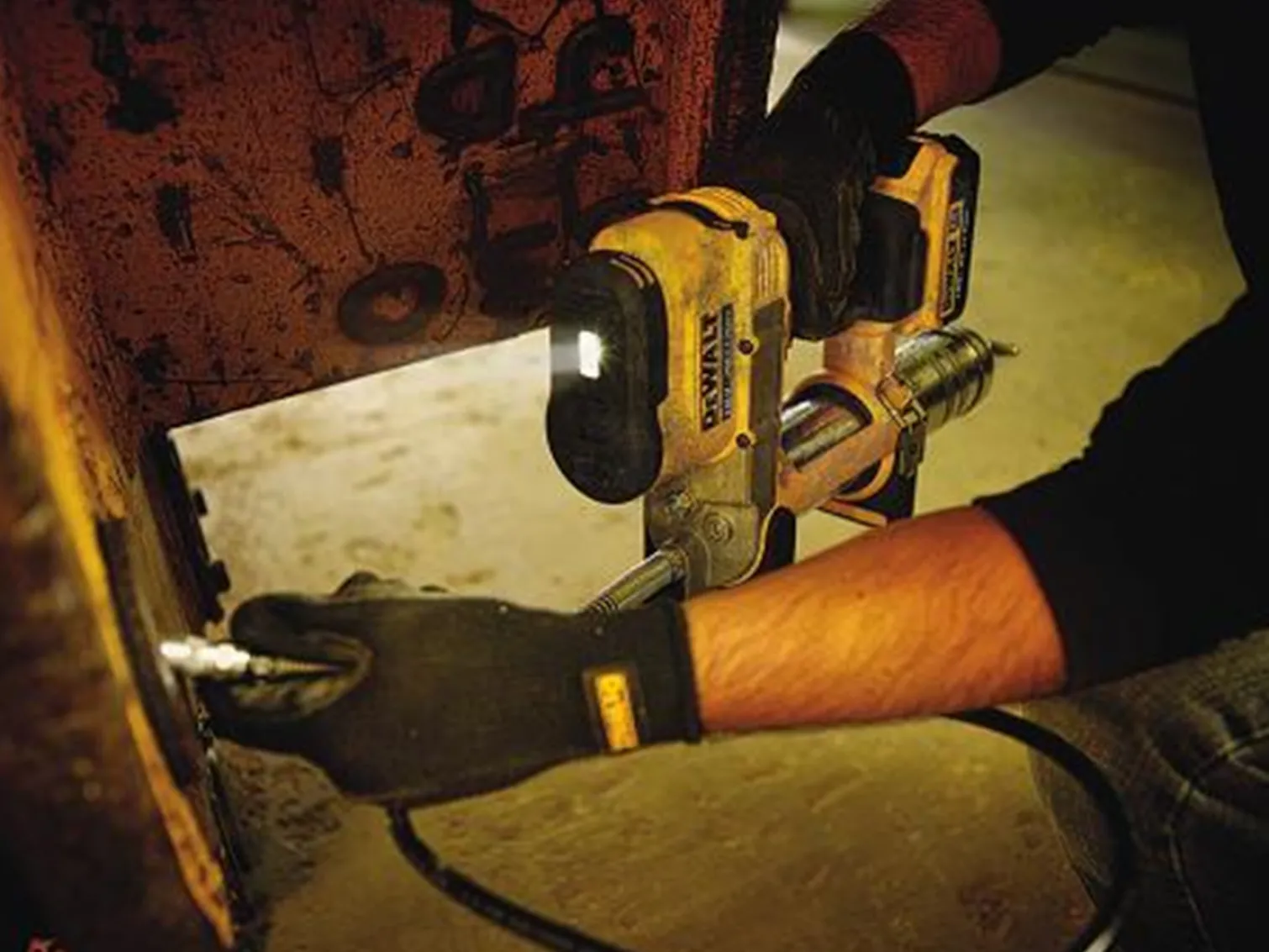 Smarownica akumulatorowa DeWalt DCGG571M1