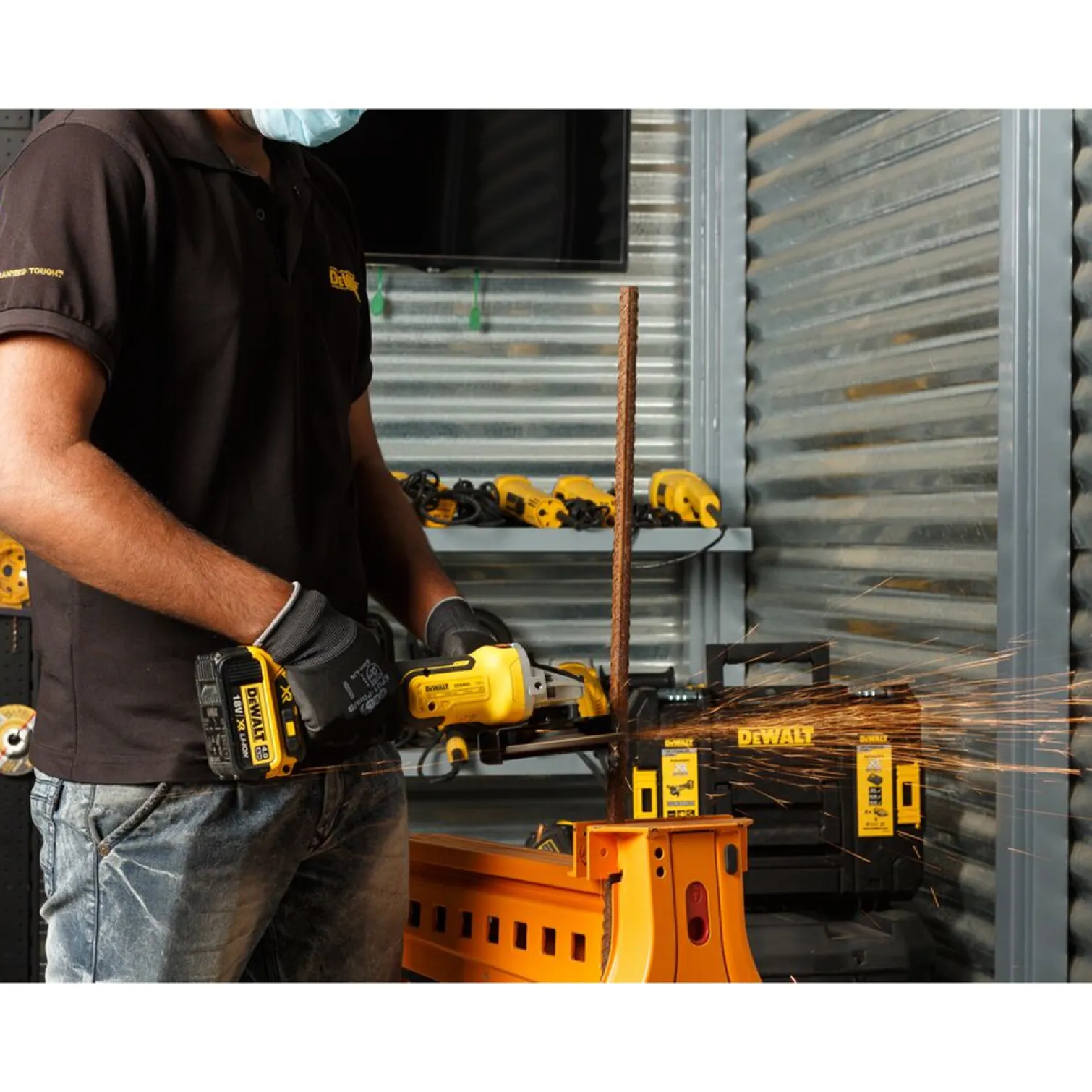 Szlifierka kątowa DeWalt DCG405P3