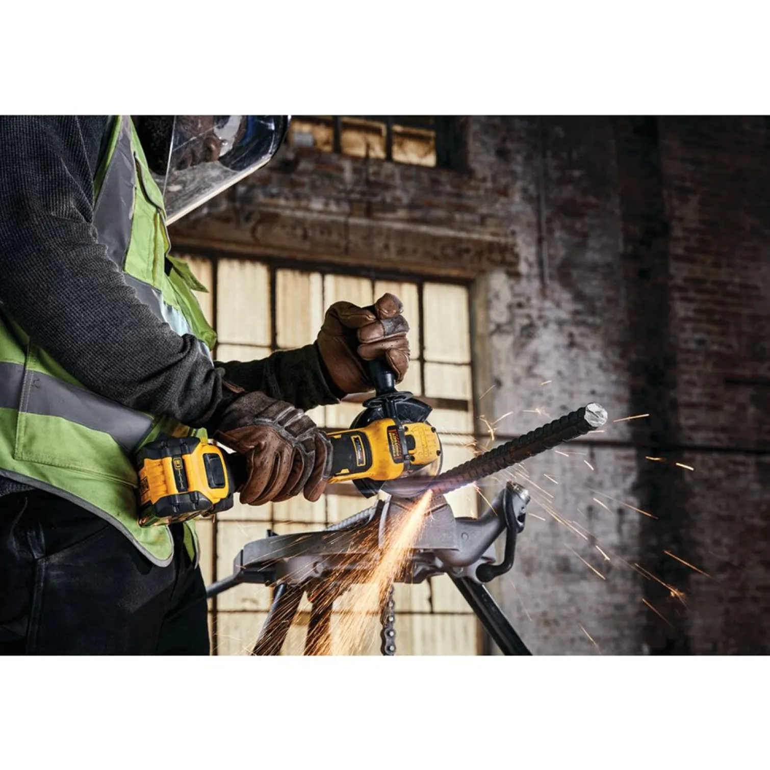 Szlifierka kątowa DeWalt DCG409VSN