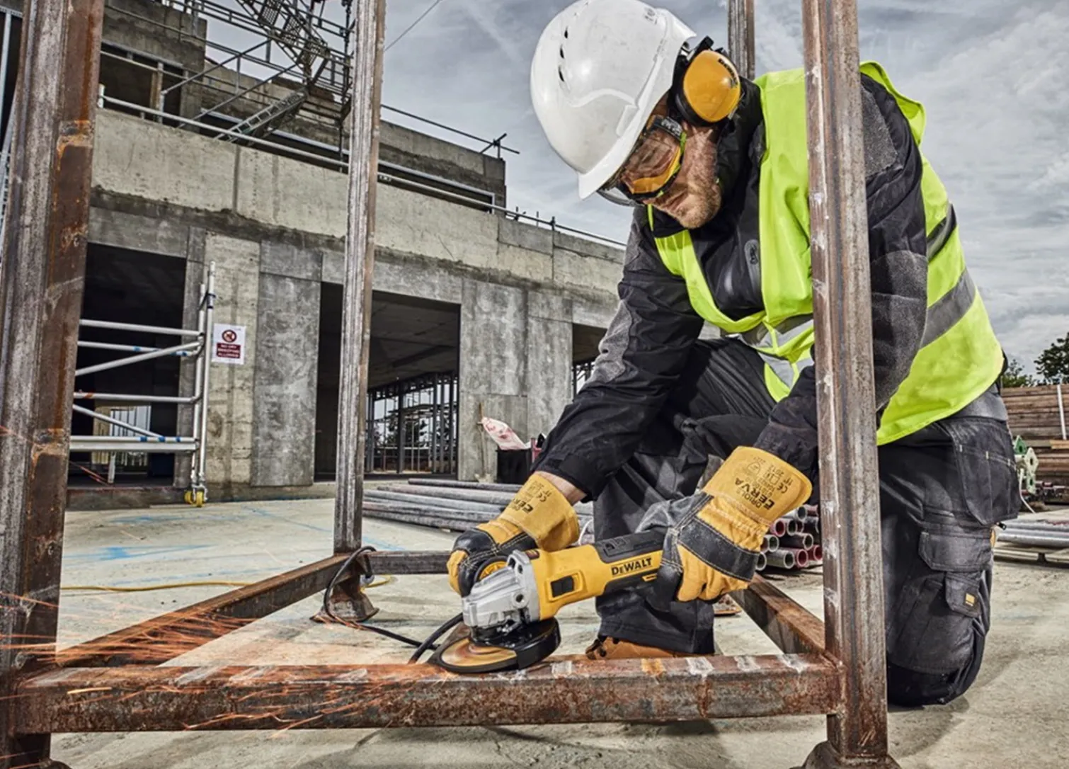 Szlifierka kątowa DeWalt DWE4357