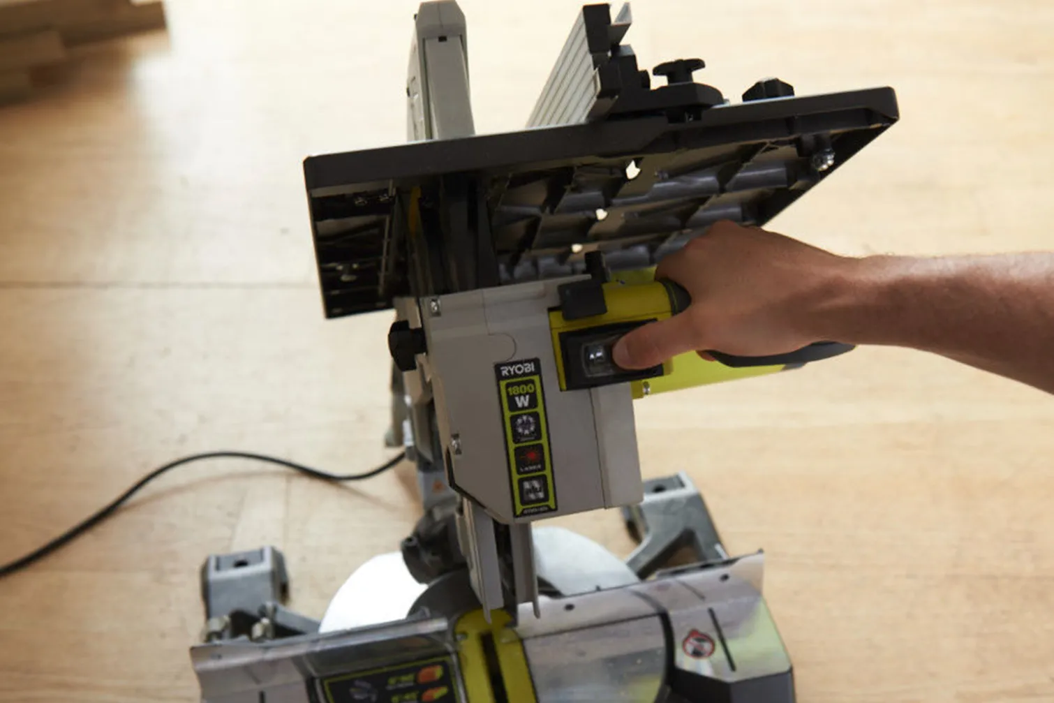 Ukośnica Ryobi RTMS1800-G
