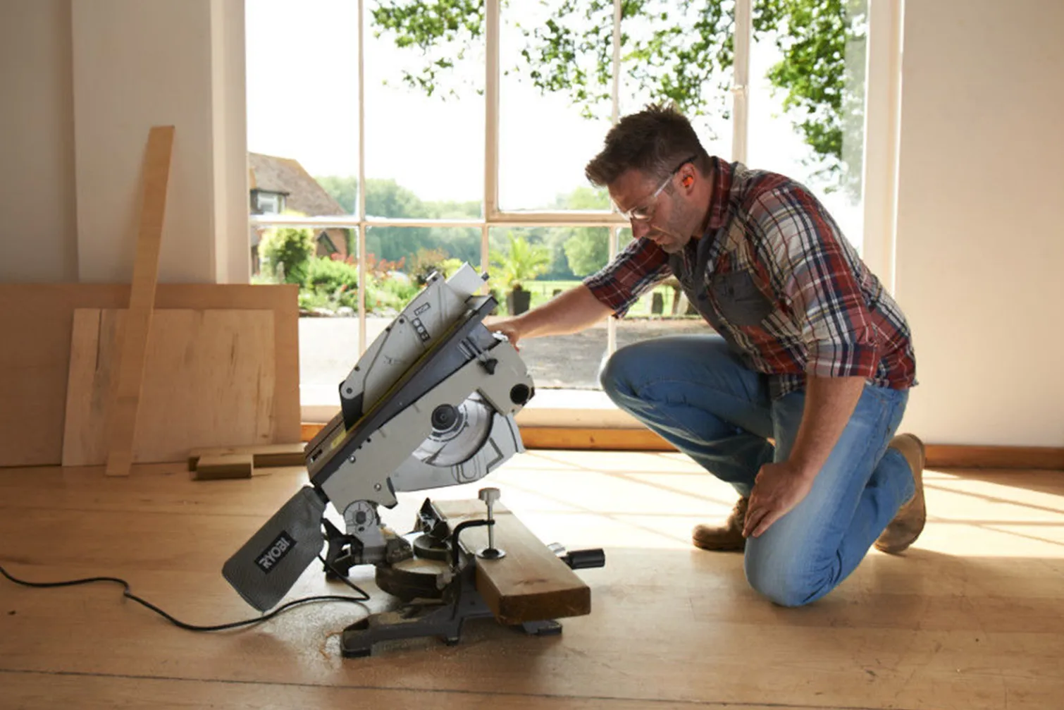 Ukośnica Ryobi RTMS1800-G