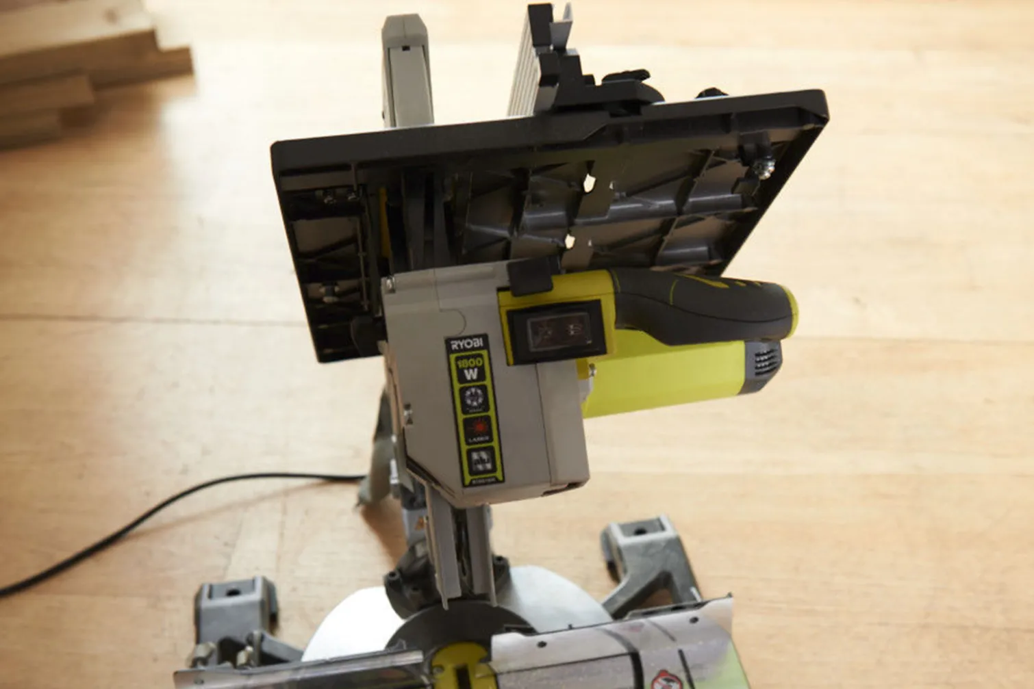 Ukośnica Ryobi RTMS1800-G