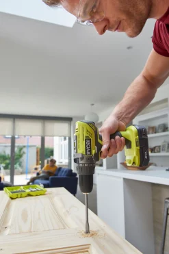 Wiertarko-wkrętarka udarowa Ryobi ONE+ R18PD3-220S 2x2,0Ah