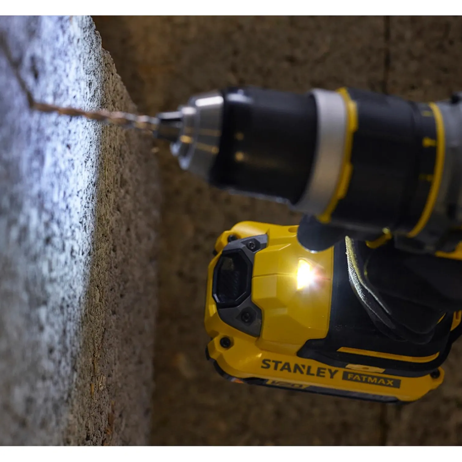 Wiertarko-wkrętarka udarowa Stanley FatMax V20 SFMCD721B