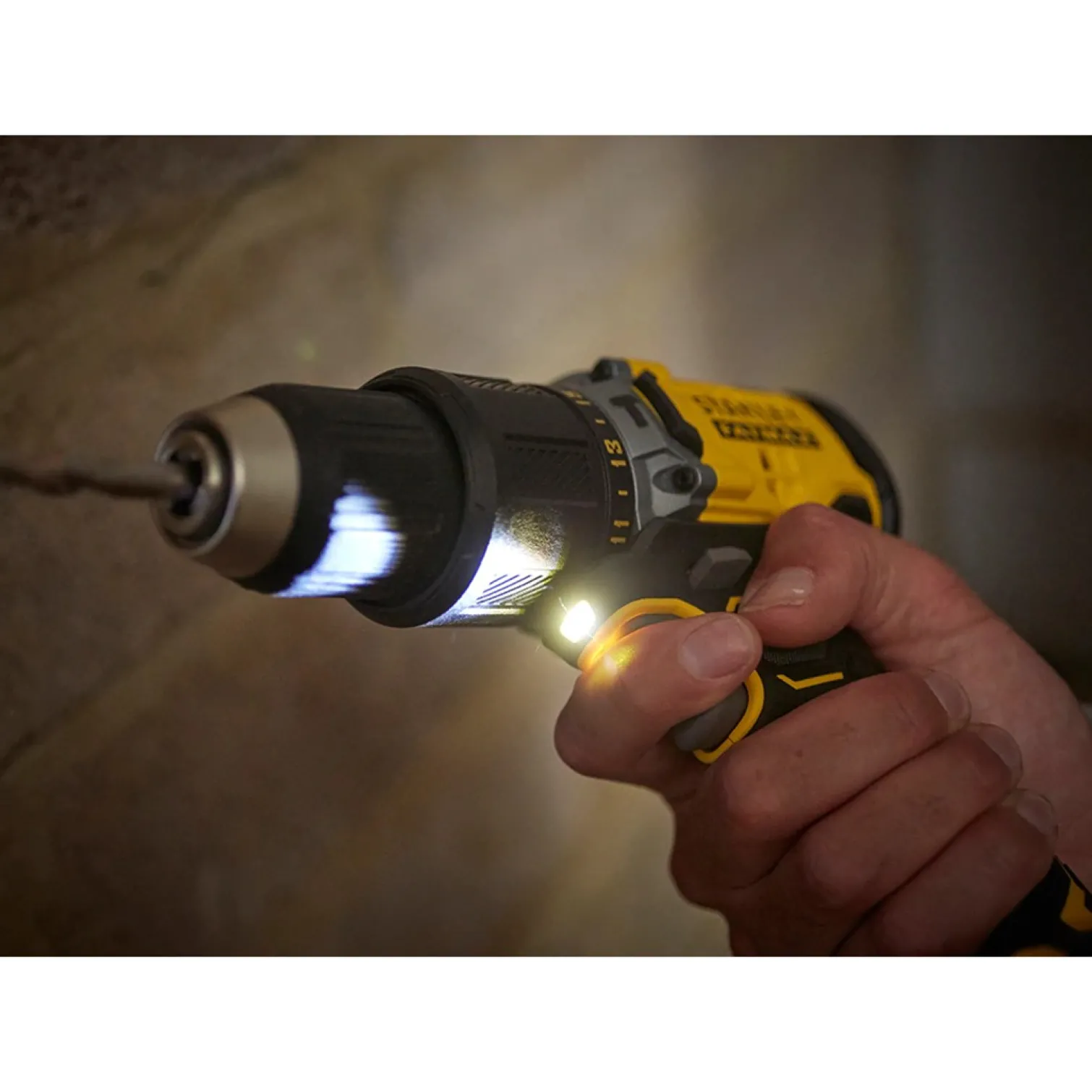 Wiertarko-wkrętarka udarowa Stanley FatMax v20 SFMCD715M2K