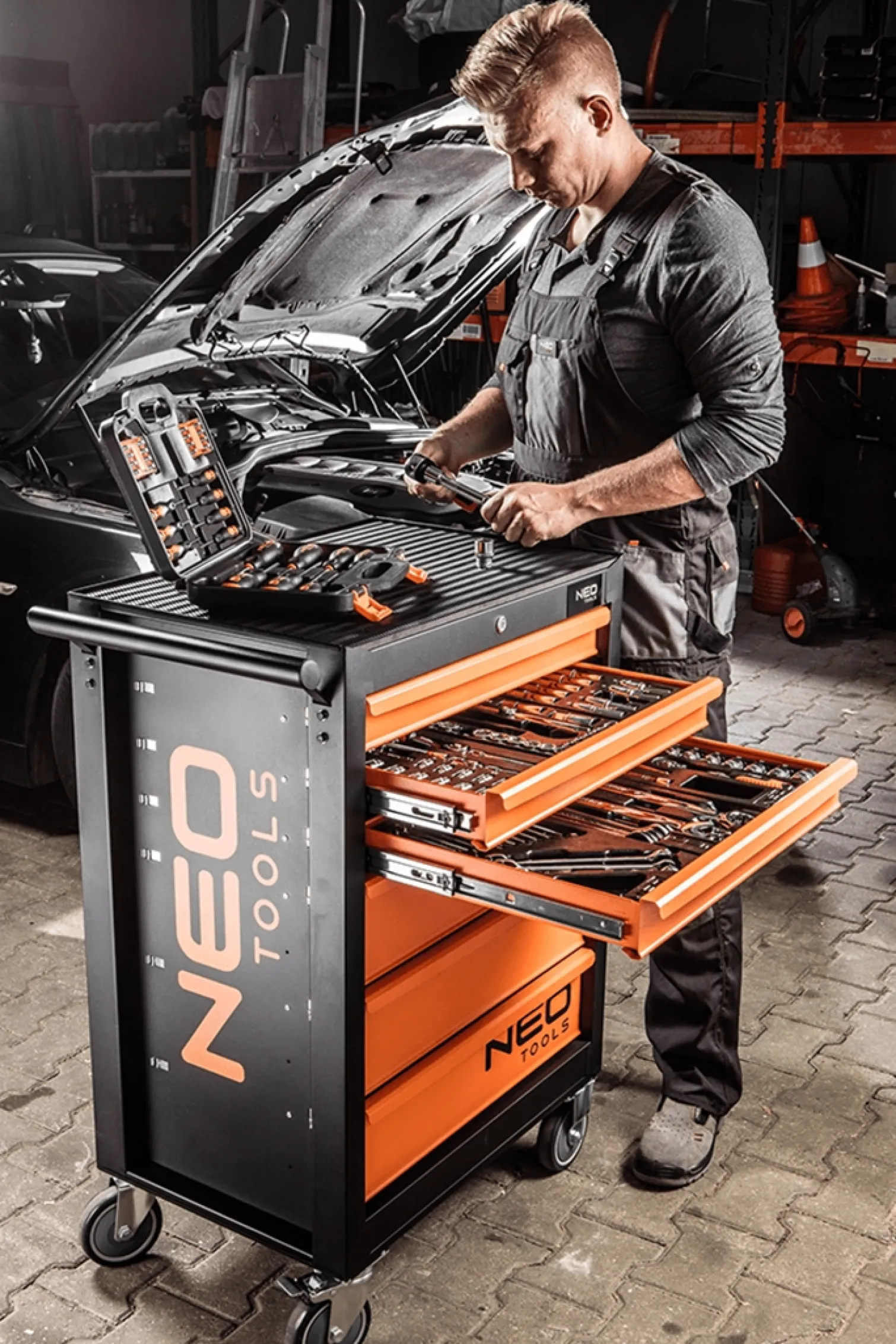 Wkładka do szafki z nasadkami 1/2" Neo 84-238