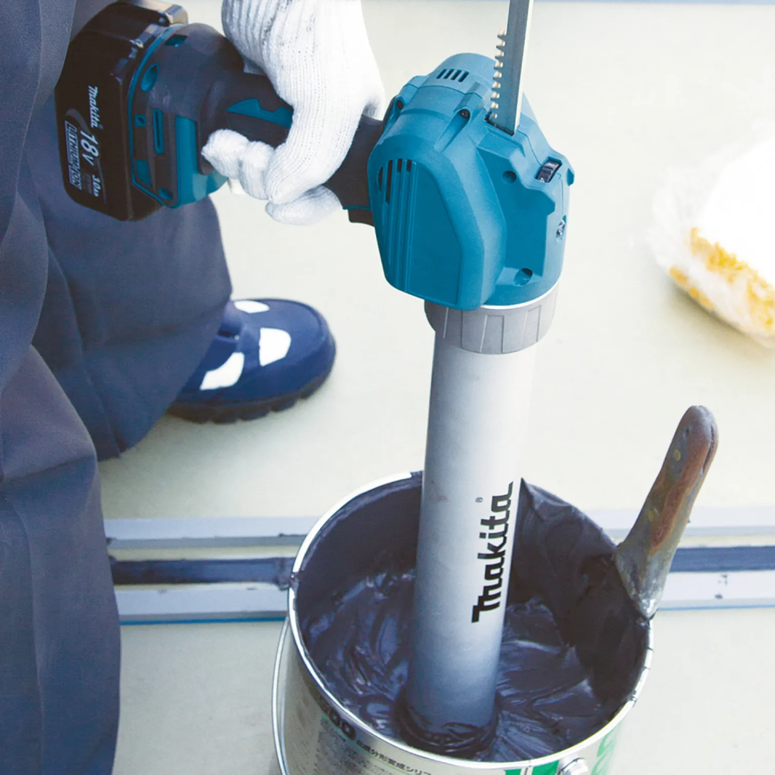Wyciskacz do mas Makita DCG180ZXK