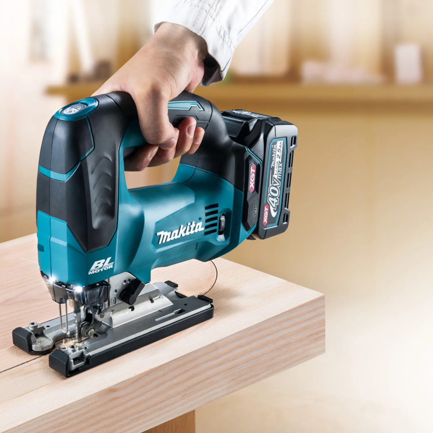 Wyrzynarka Makita XGT JV002GD201 2x2,5Ah MAKPAC 3