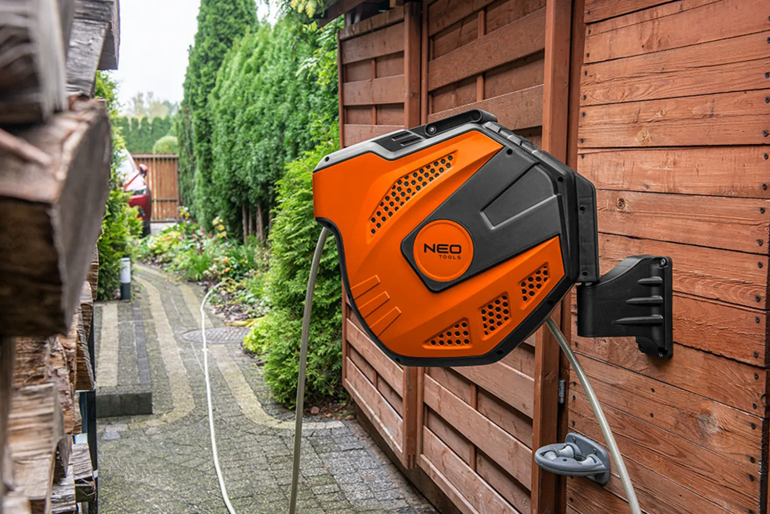 Wąż z automatycznym zwijaczem Neo 15-891